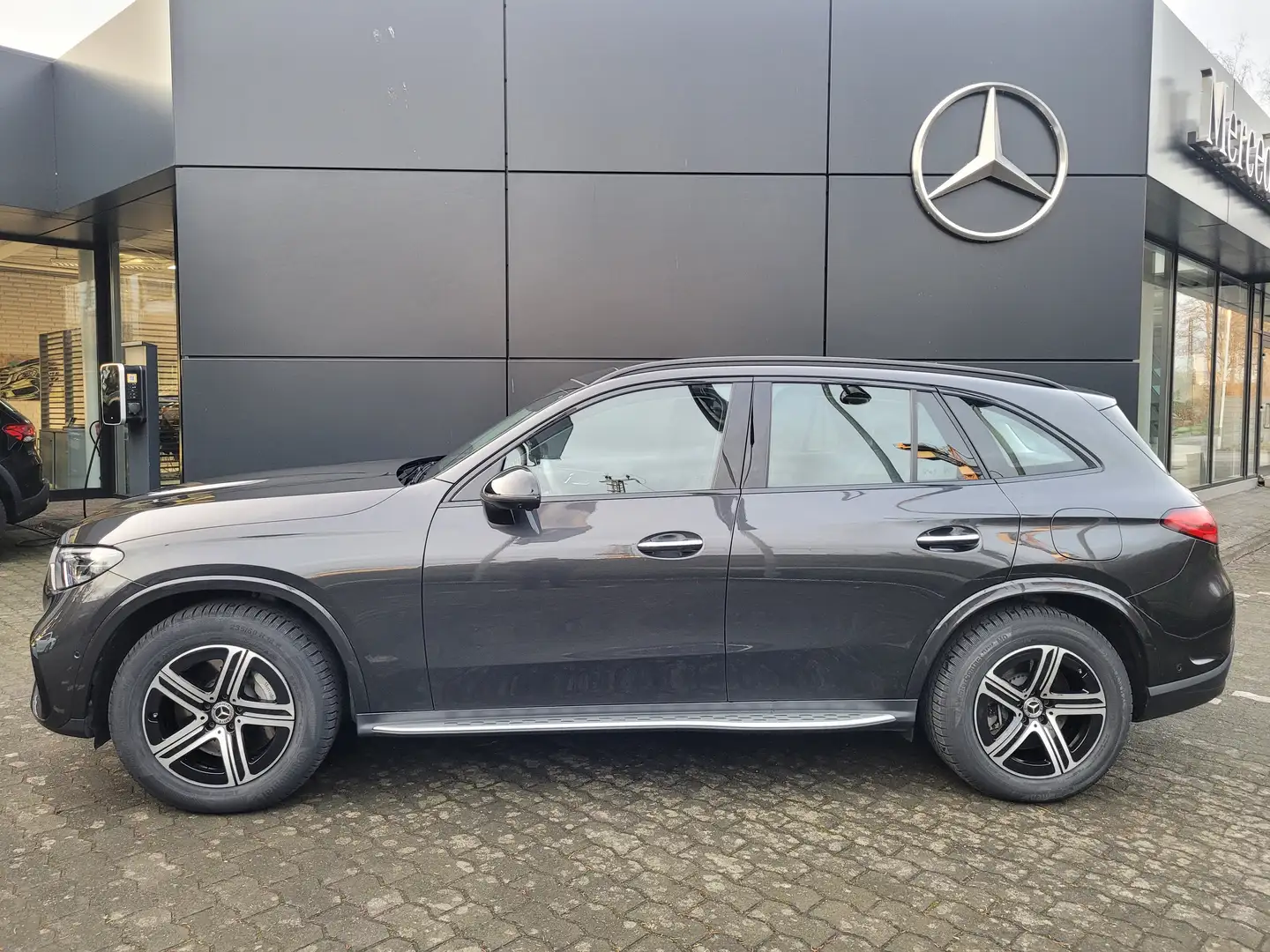 Mercedes-Benz GLC 300 AMG-Line Panoramaschiebedach Anhängerkupplung Grau - 2