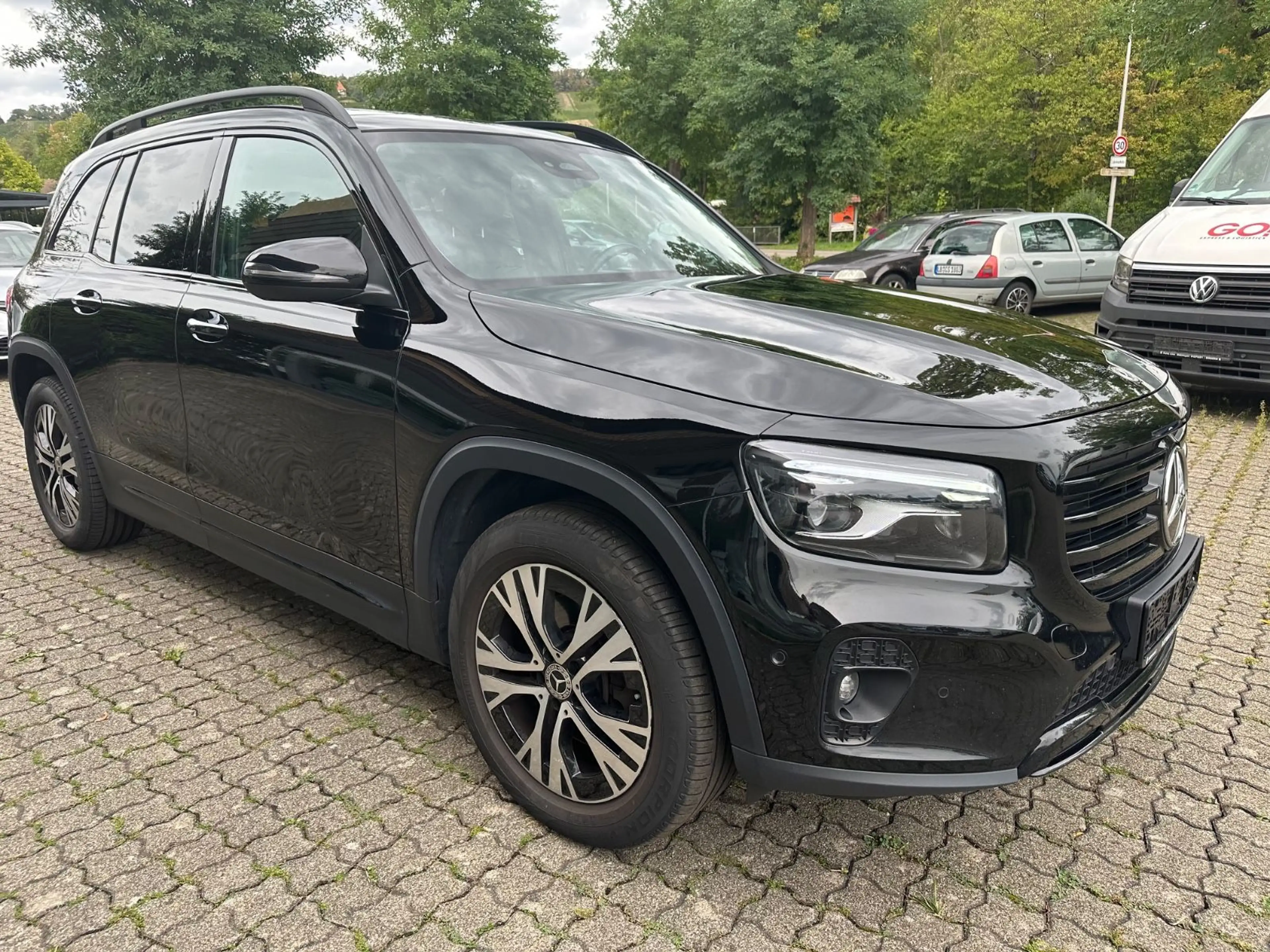 Mercedes-Benz GLB 200 d*NAVI*LED*PANO*AHK*DISTR*EU6dT* — photo 7