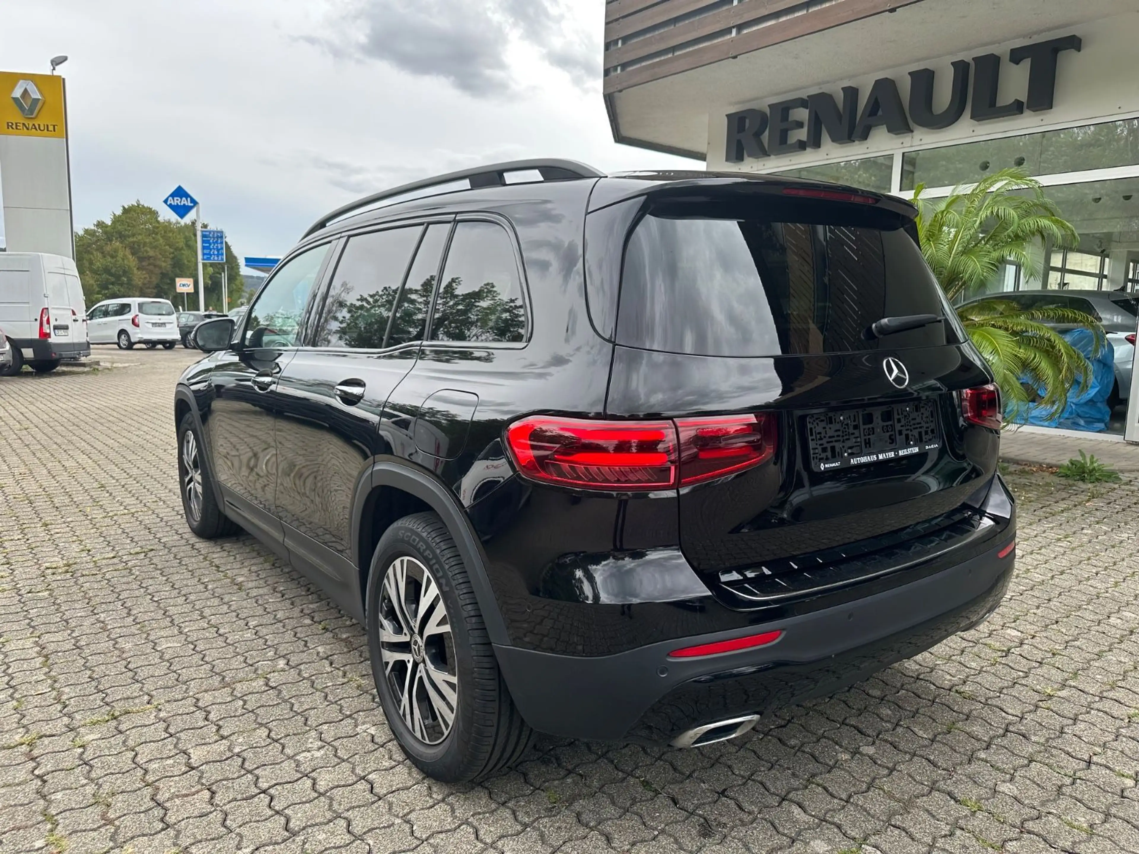 Mercedes-Benz GLB 200 d*NAVI*LED*PANO*AHK*DISTR*EU6dT* — photo 4