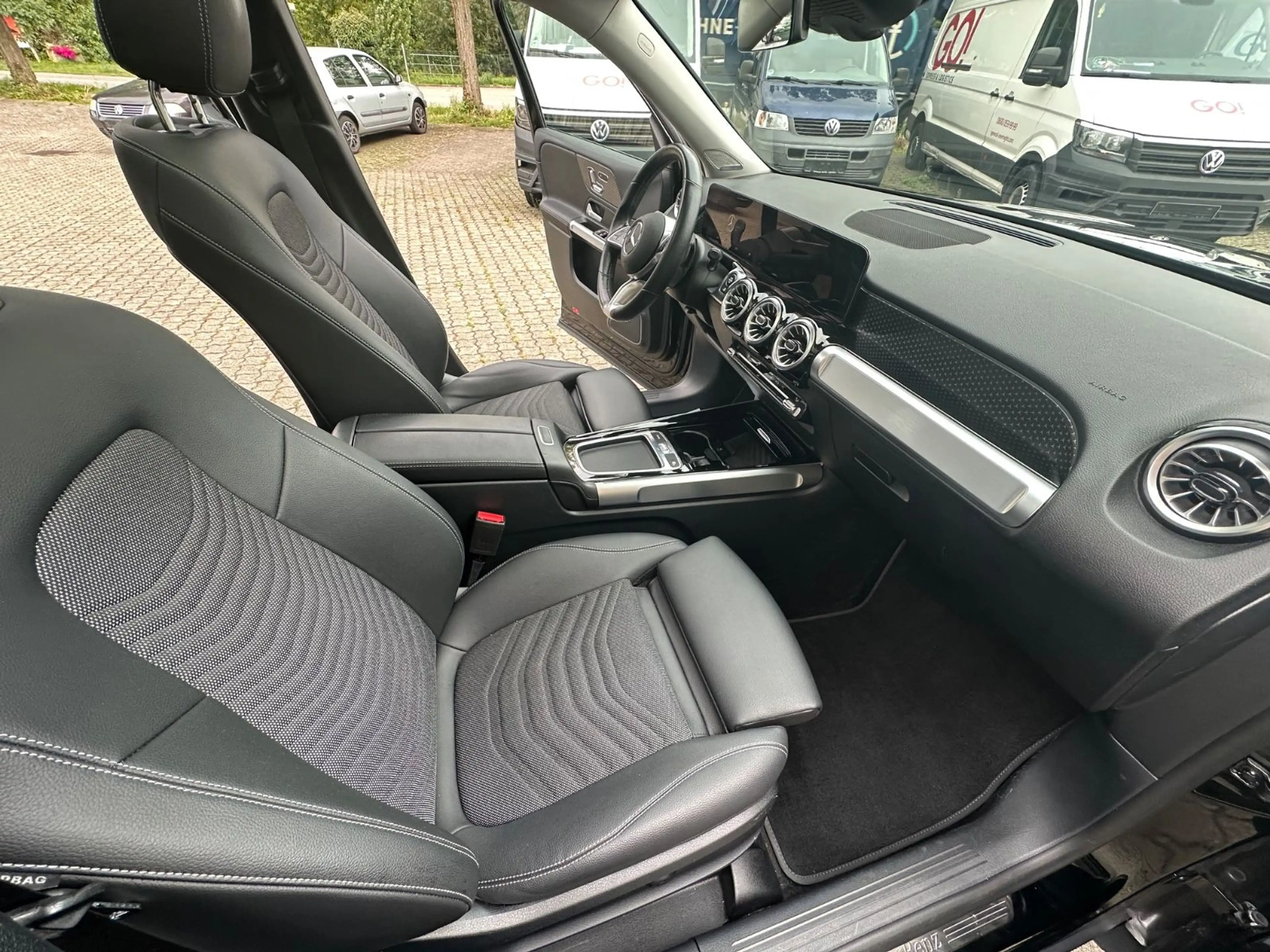 Mercedes-Benz GLB 200 d*NAVI*LED*PANO*AHK*DISTR*EU6dT* — photo 8