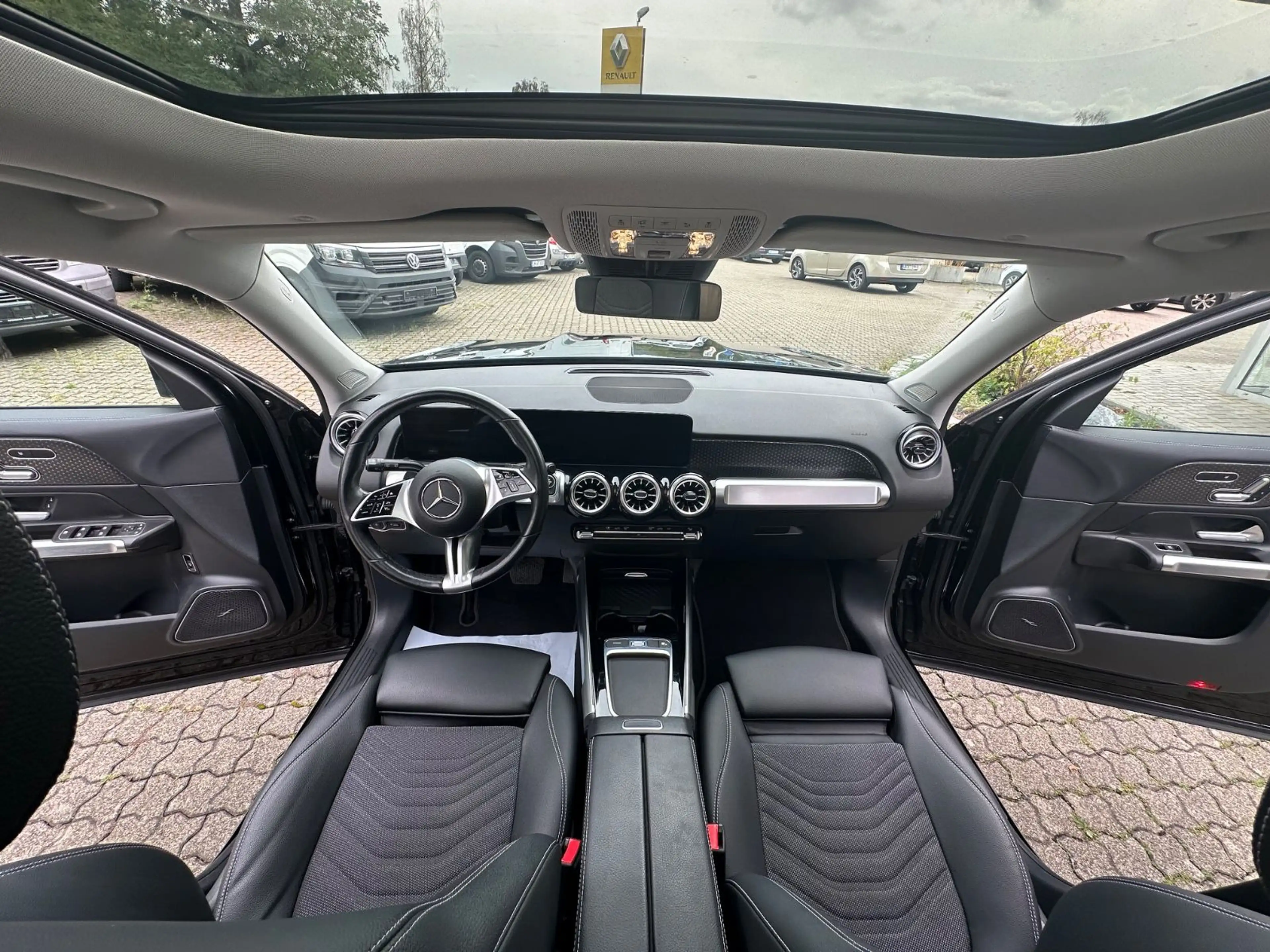 Mercedes-Benz GLB 200 d*NAVI*LED*PANO*AHK*DISTR*EU6dT* — photo 11