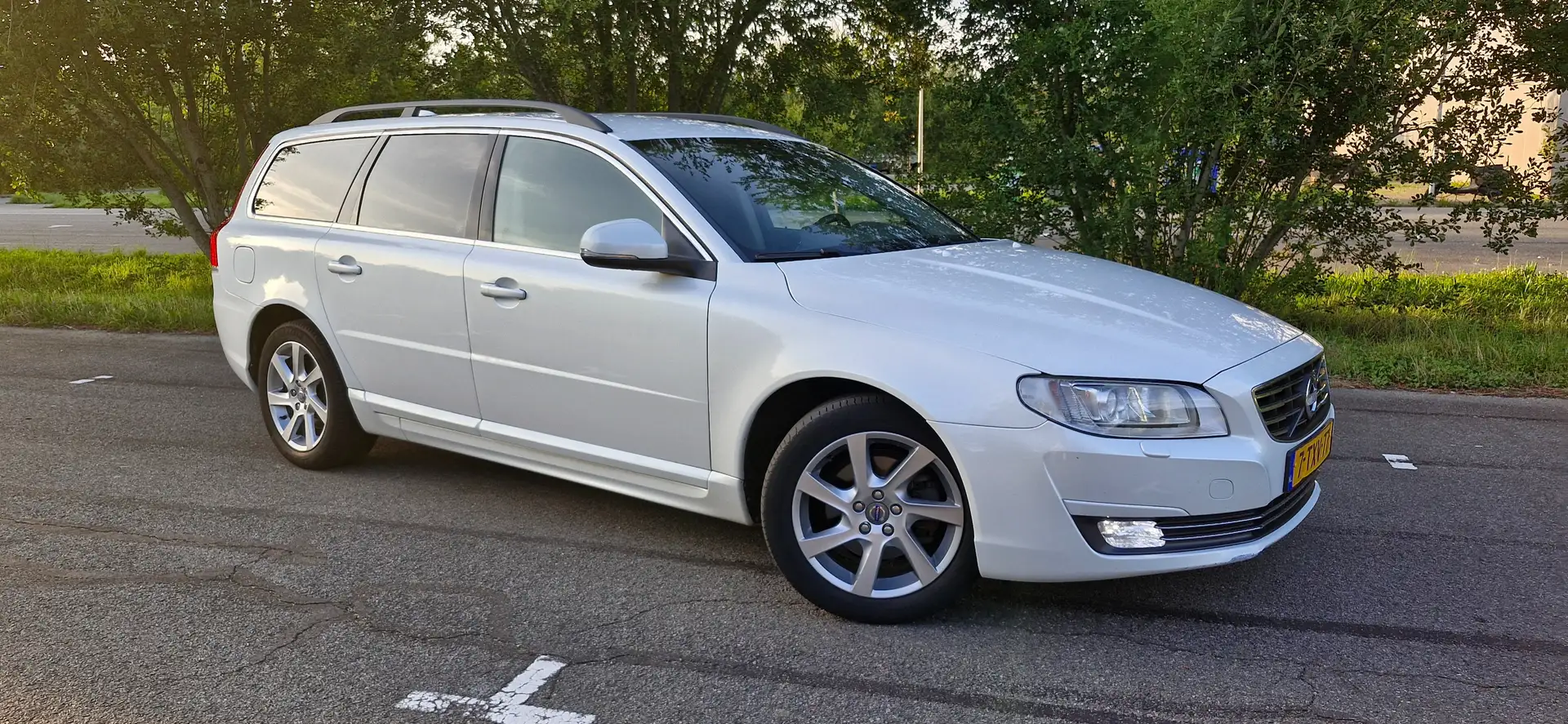 Volvo V70 V70 1.6 T4 Nordic+ Wit - 1