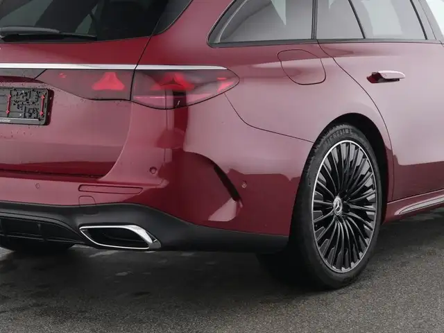 Mercedes-Benz E-Class view 4