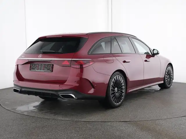 Mercedes-Benz E-Class view 3