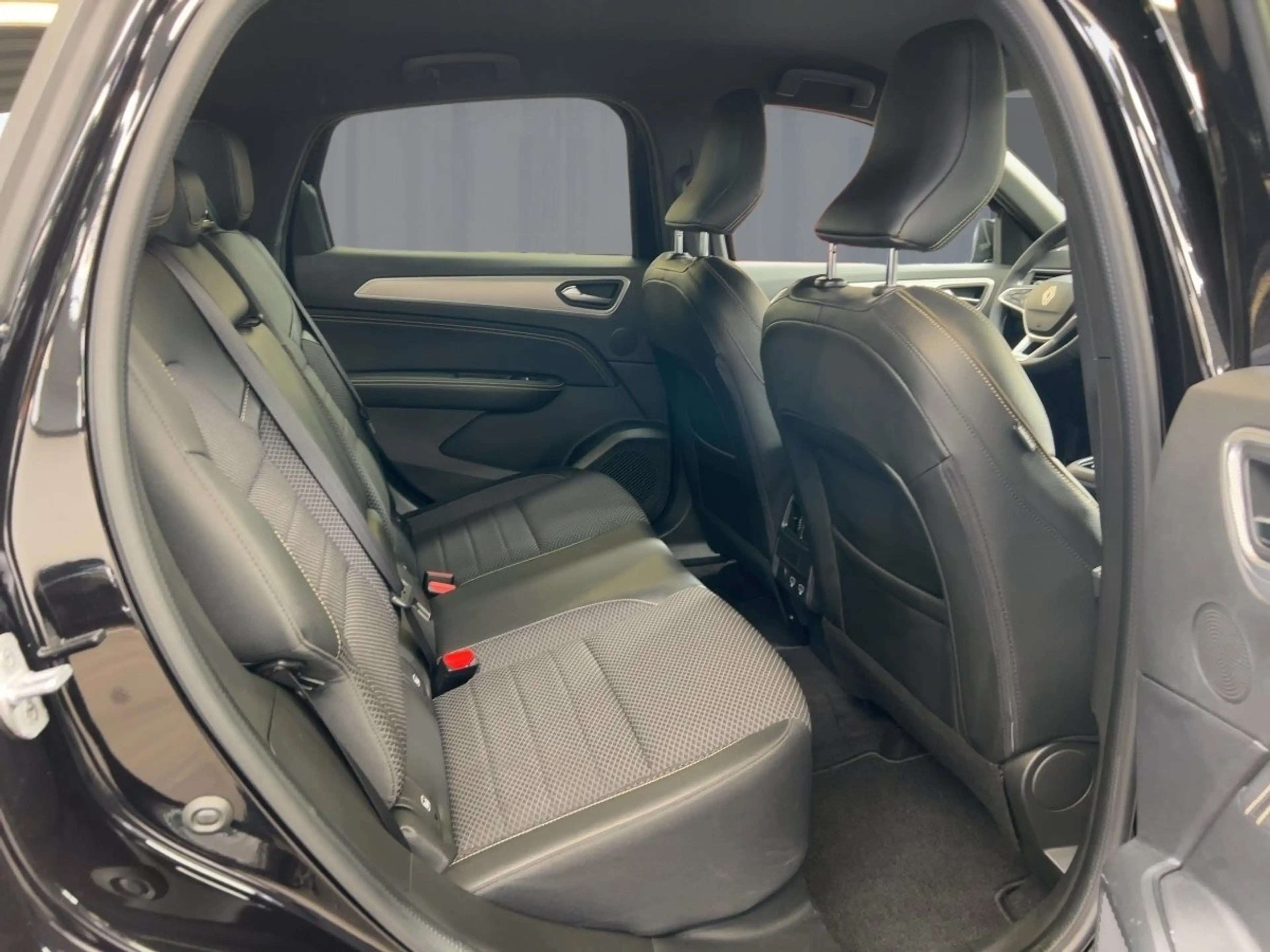 Renault Arkana TECHNO TCe 140 MILD-HYBRID EDC CARPLAY — photo 9