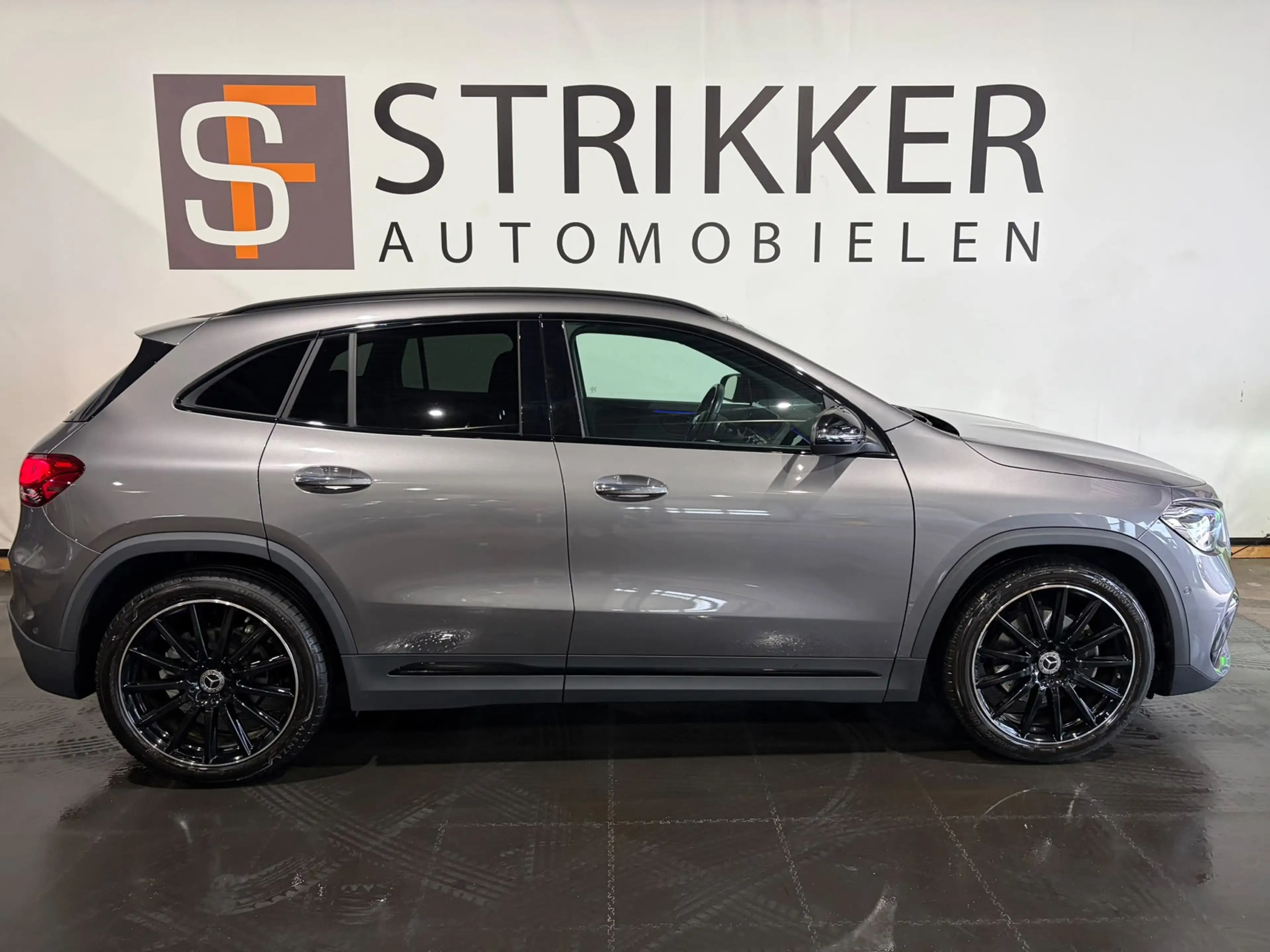 Mercedes-Benz GLA 180 AMG Line — photo 7