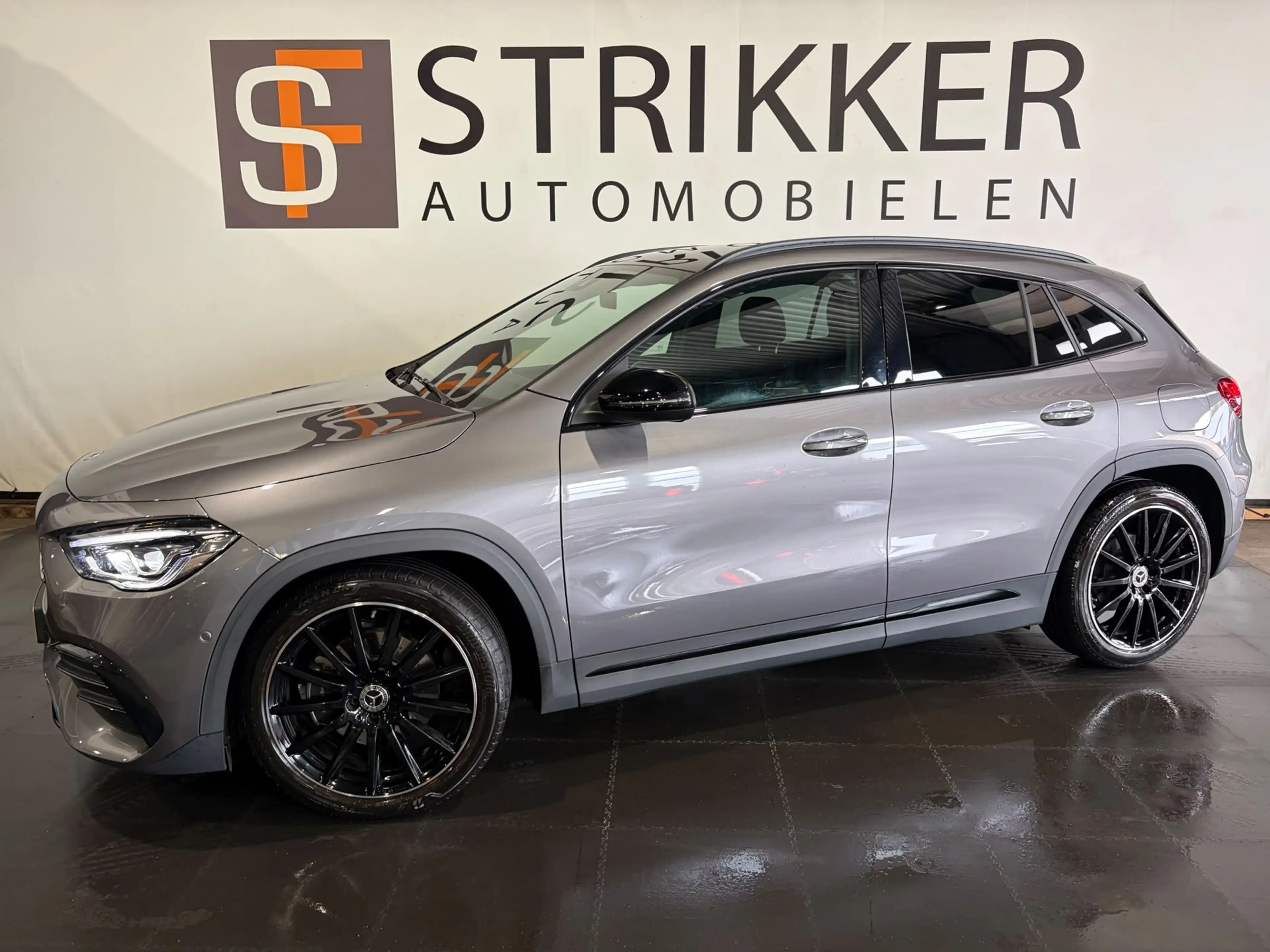 Mercedes-Benz GLA 180 AMG Line — photo 6