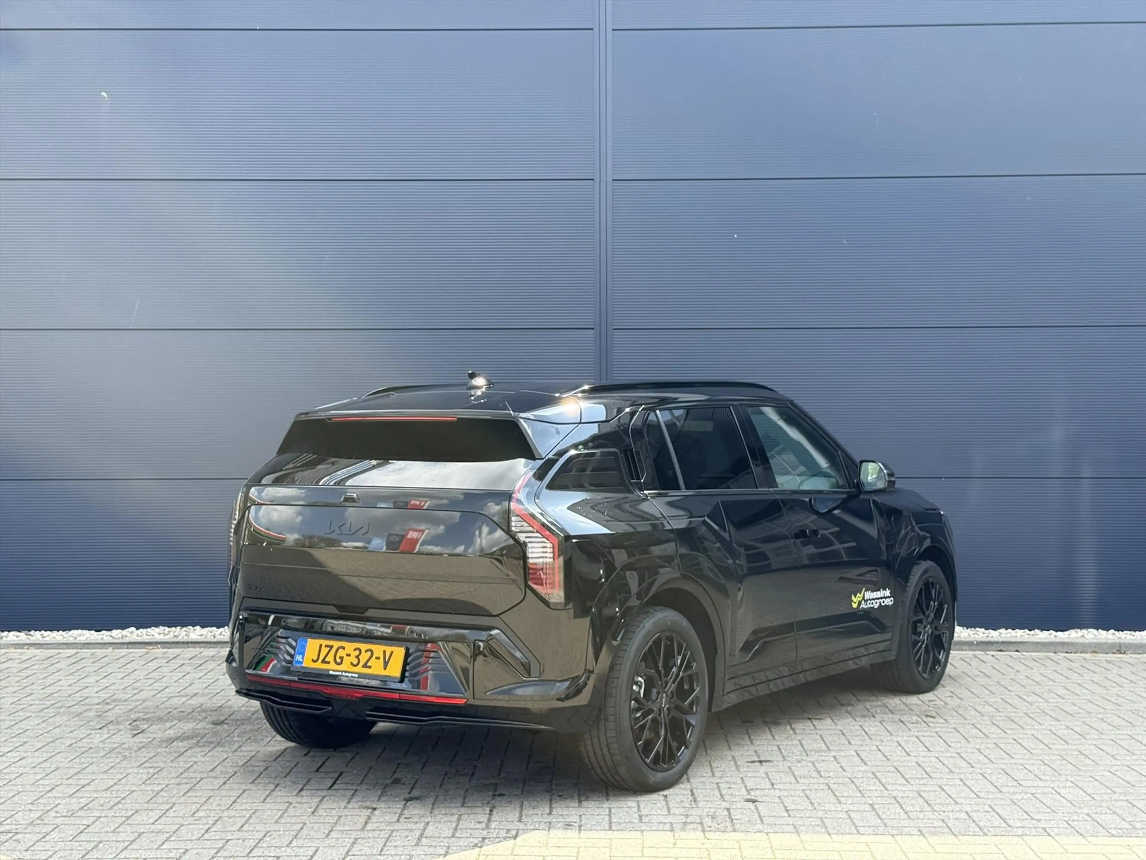 Kia EV3 81,4 kWh 204pk GT-Line Business Edition | Black Pa — photo 4