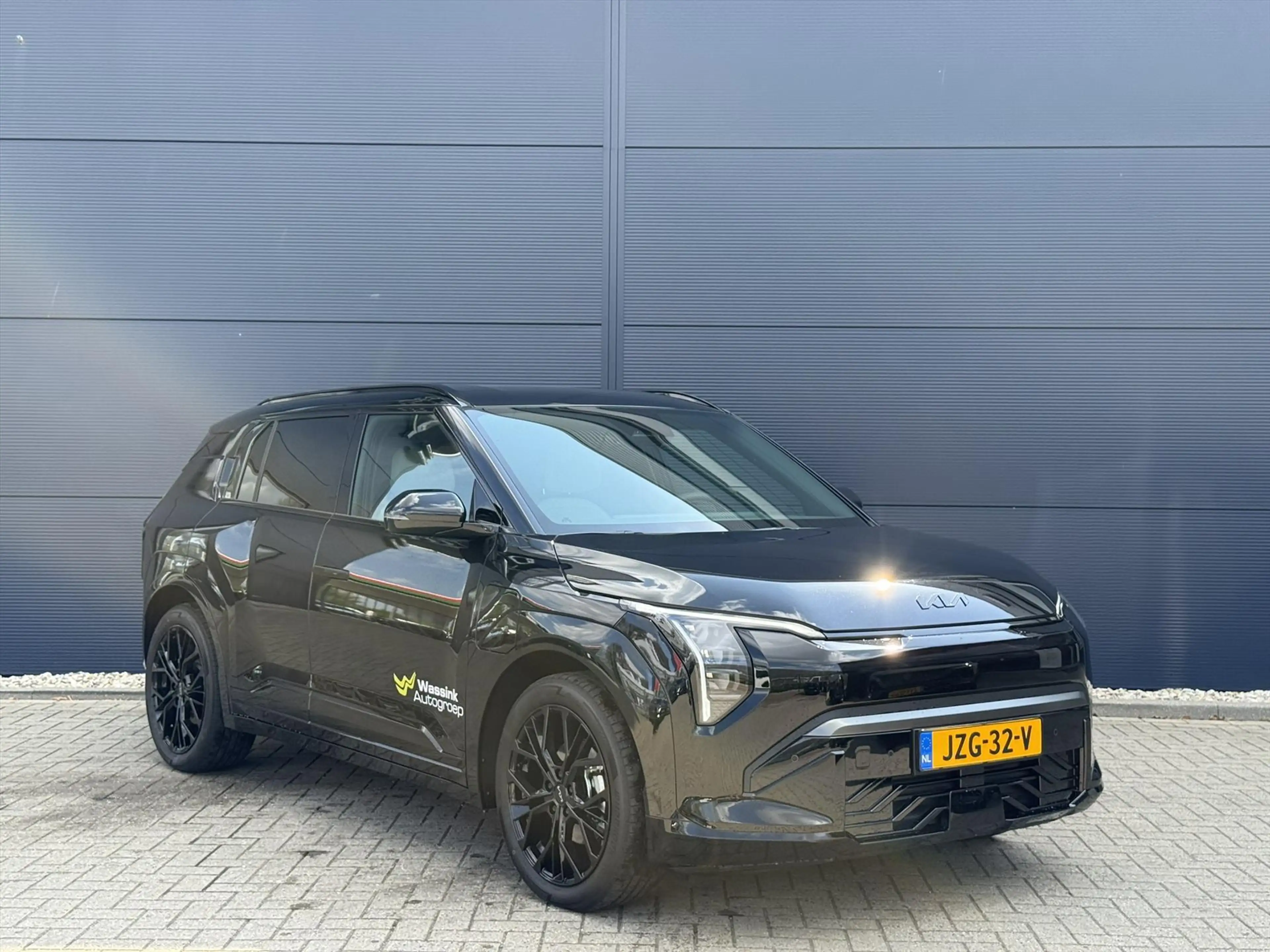 Kia EV3 81,4 kWh 204pk GT-Line Business Edition | Black Pa — photo 3