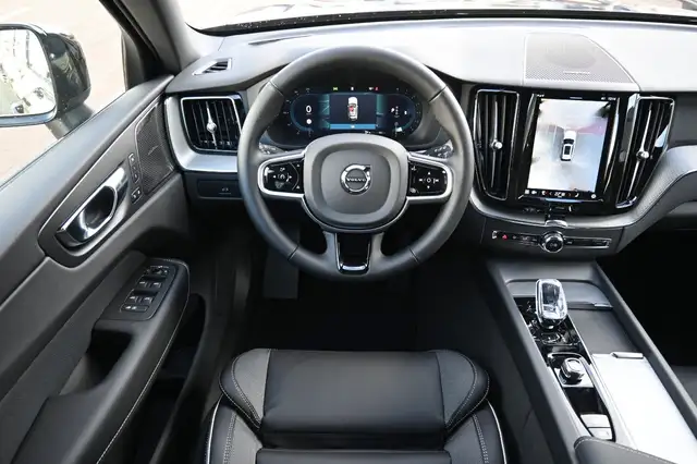 Volvo XC60 view 21
