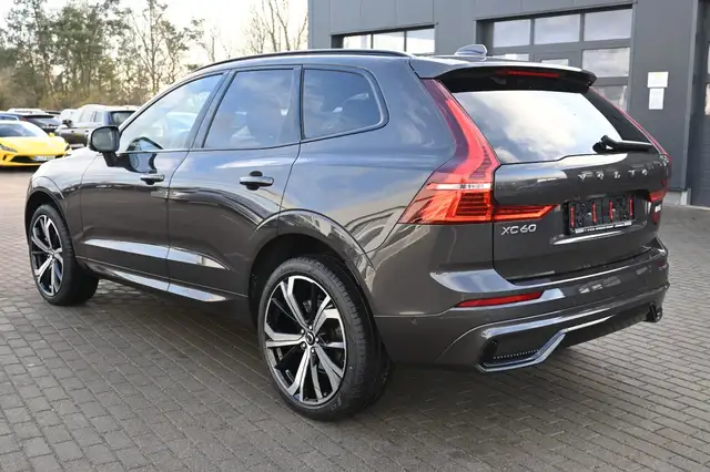 Volvo XC60 view 3