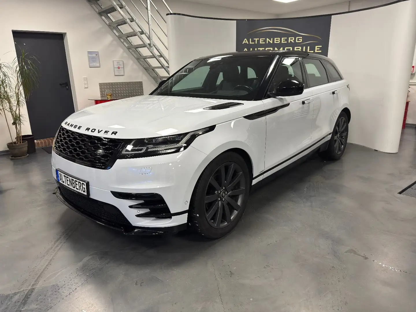 Land Rover Range Rover Velar R-Dynamic HSE AHK Pano Massage Weiß - 2