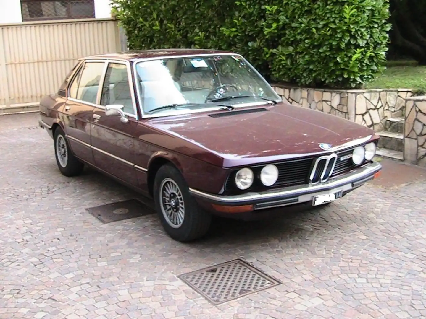 BMW 520 520 i e12 Red - 2