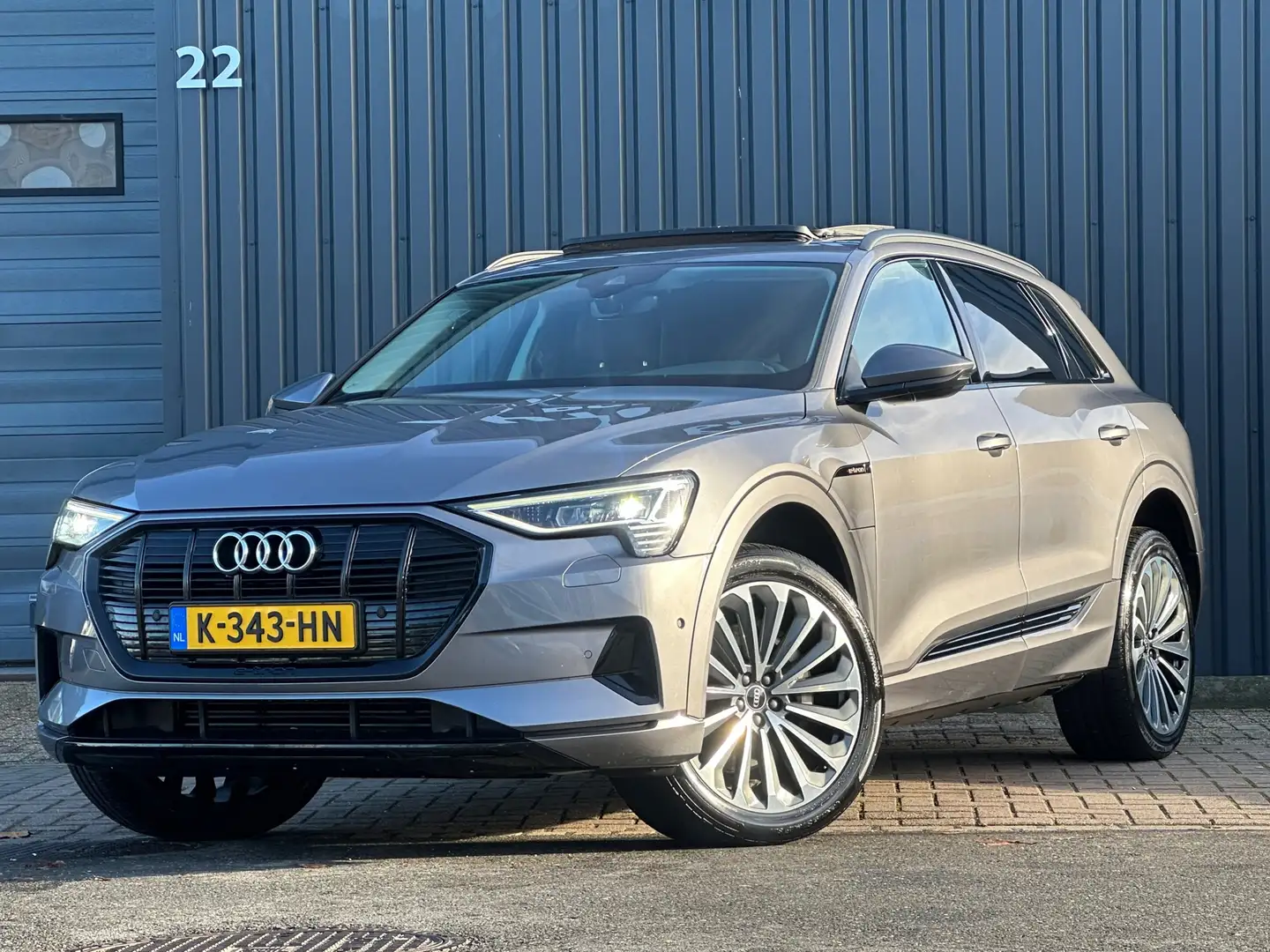 Audi e-tron 50 quattro Business edition Plus 71 kWh Pano|21 In Gris - 2
