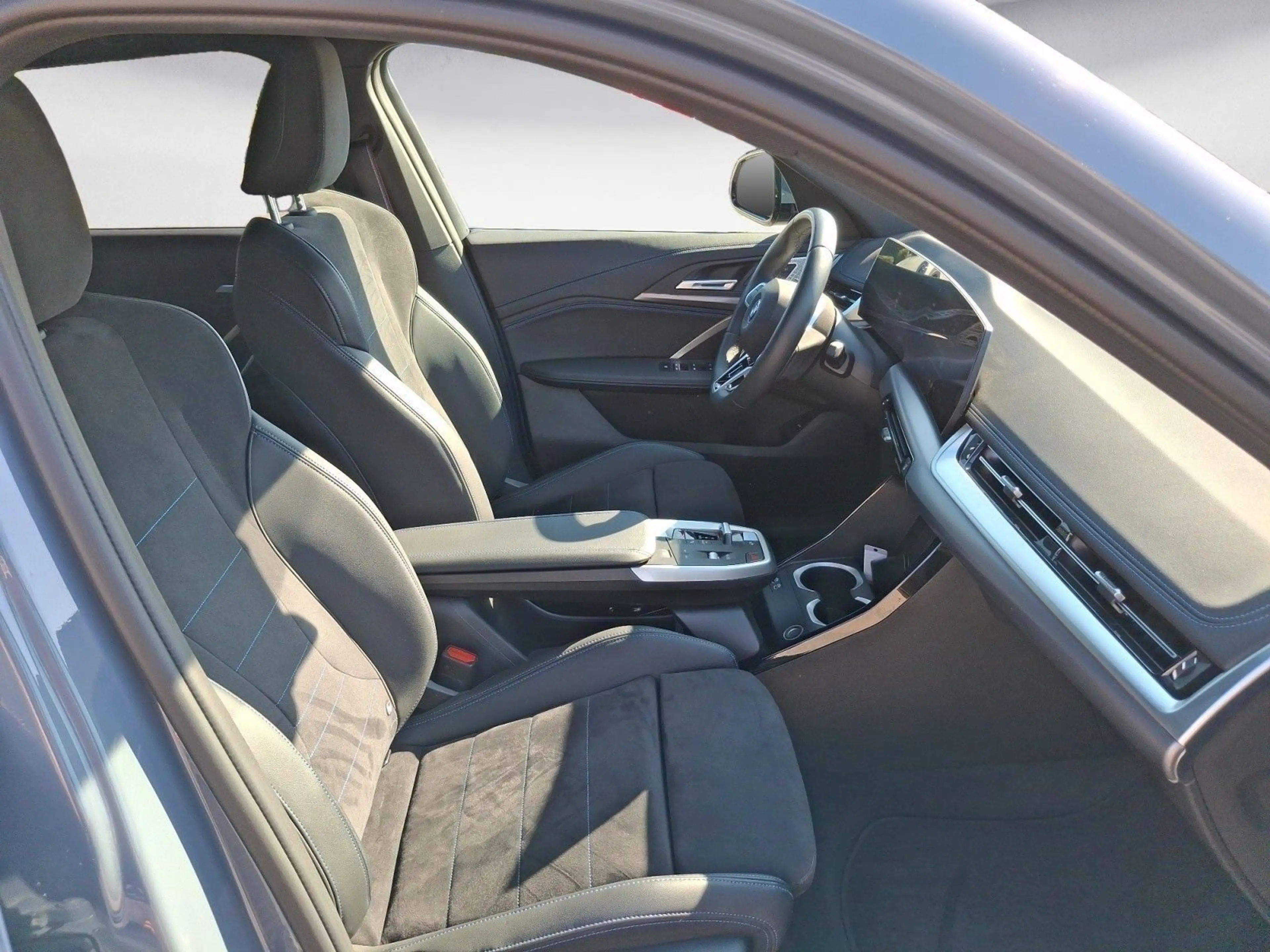 BMW iX1 xDrive30 M-Sport Pro Pano Harman Travel — photo 13