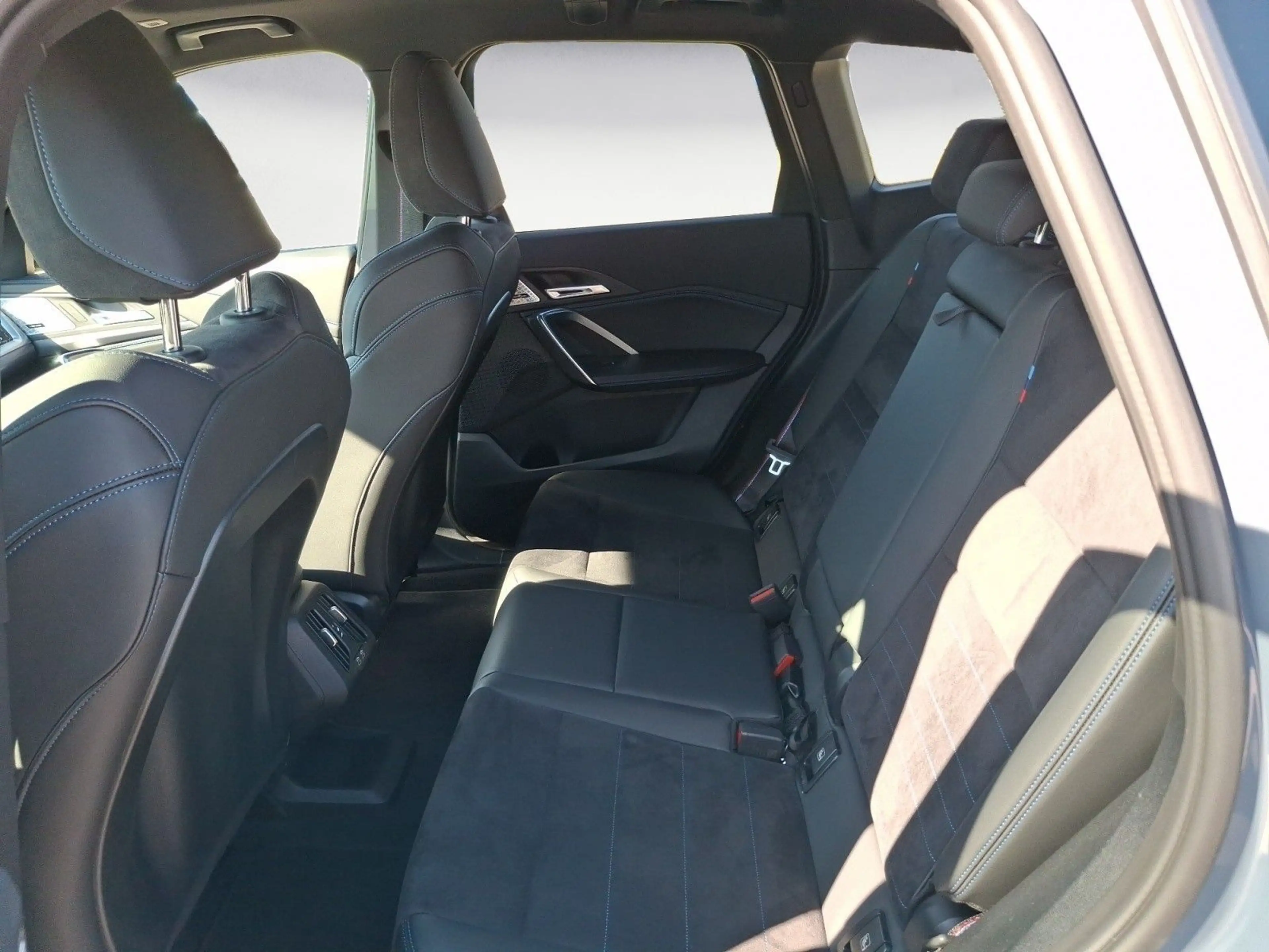 BMW iX1 xDrive30 M-Sport Pro Pano Harman Travel — photo 14