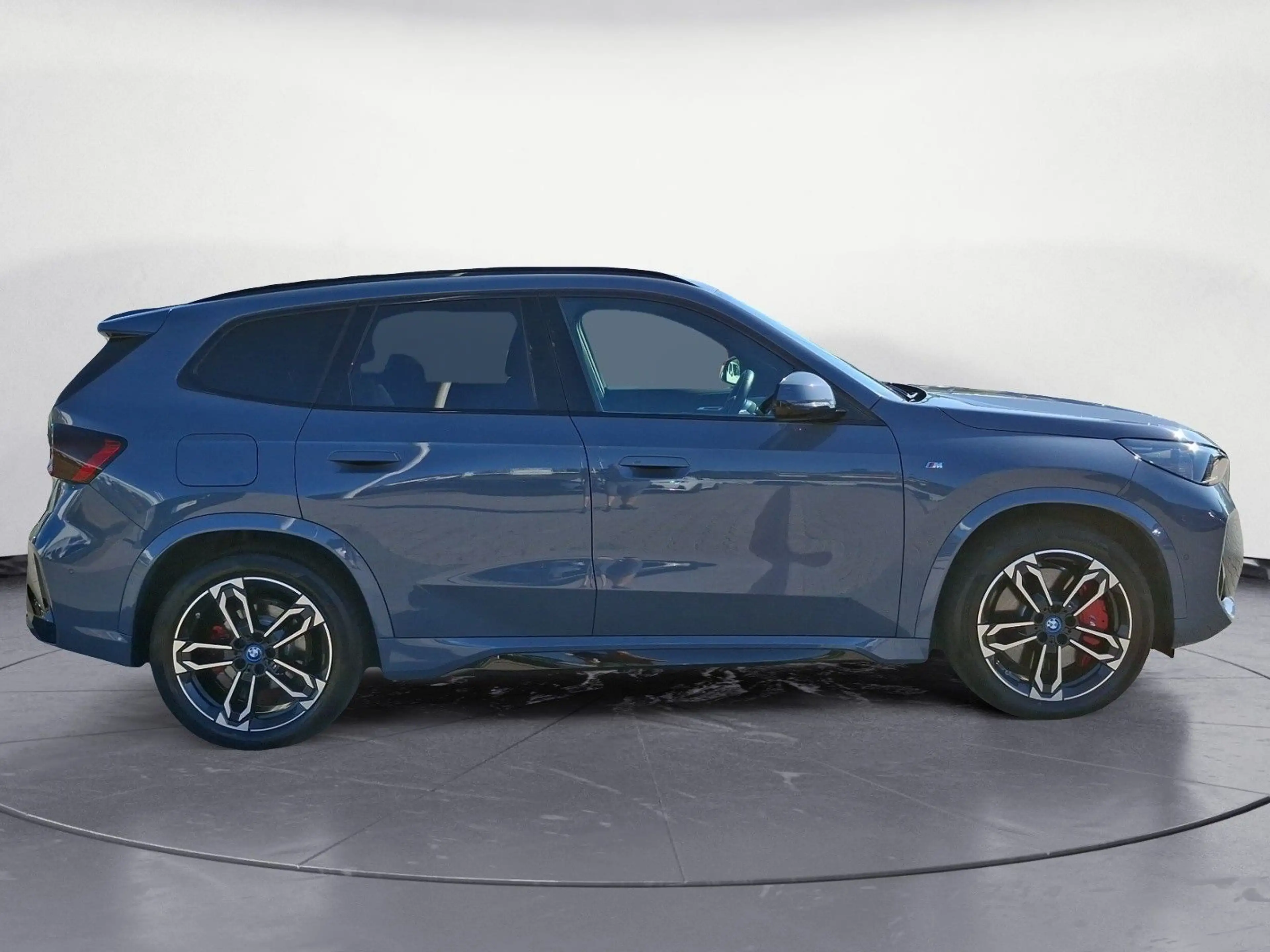 BMW iX1 xDrive30 M-Sport Pro Pano Harman Travel — photo 6