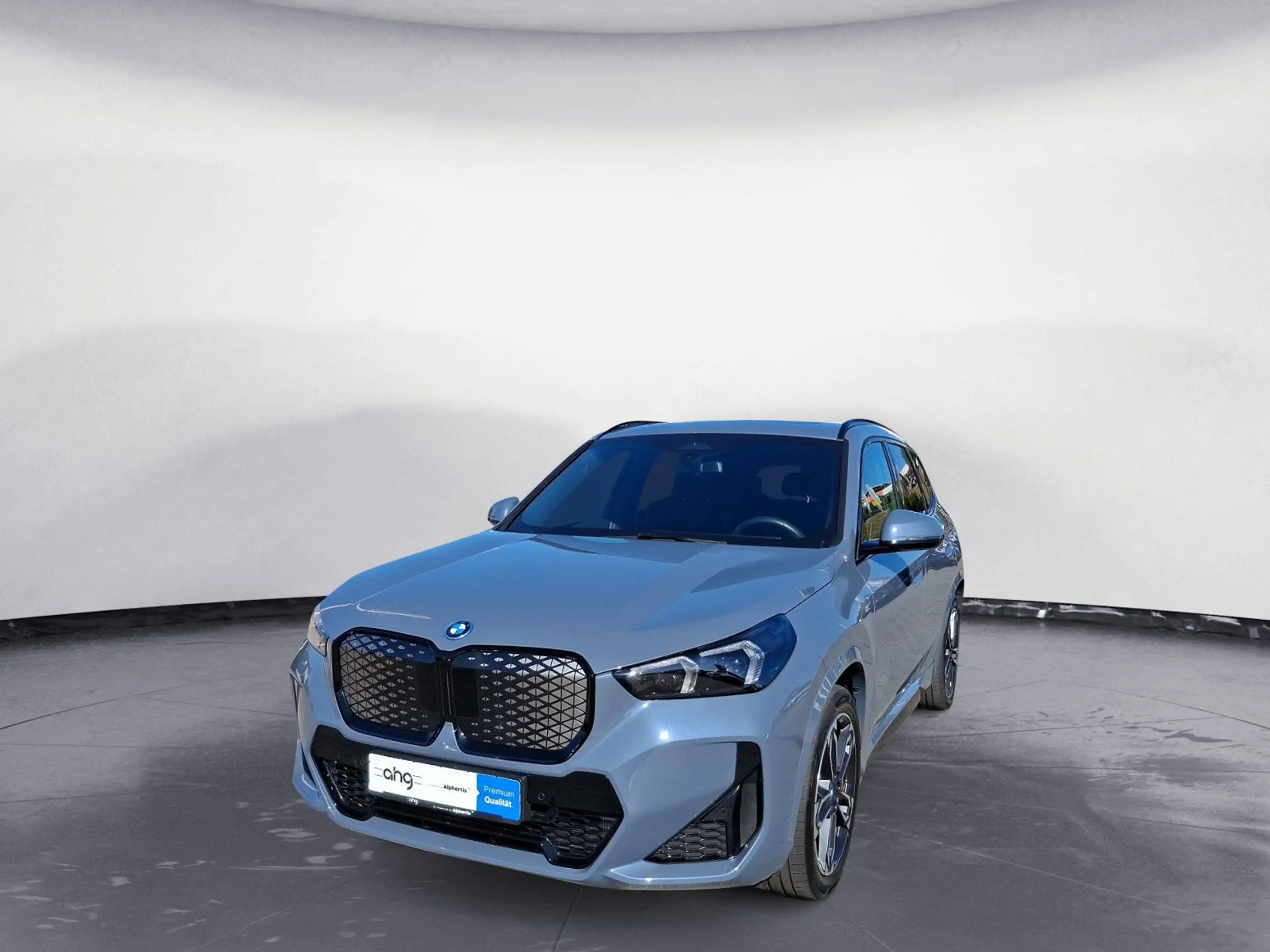 BMW iX1 xDrive30 M-Sport Pro Pano Harman Travel — photo 9