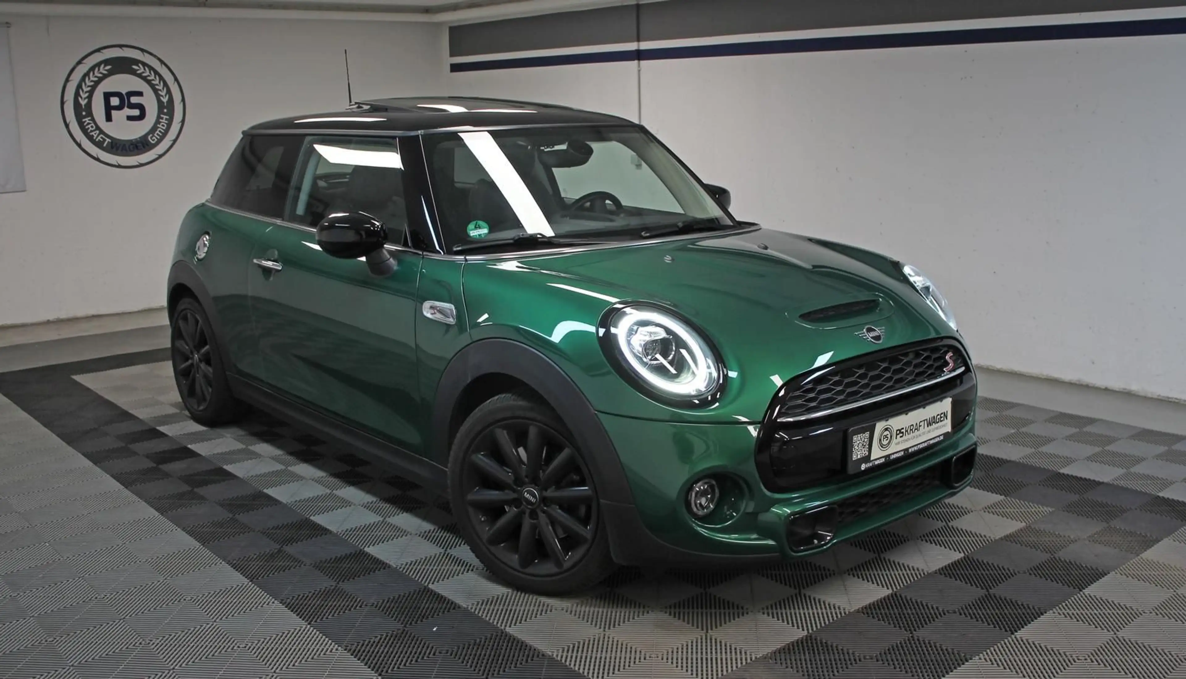 MINI Cooper S LED BT SHZ TEMP PANO LEDER 1.HAND ! — photo 2