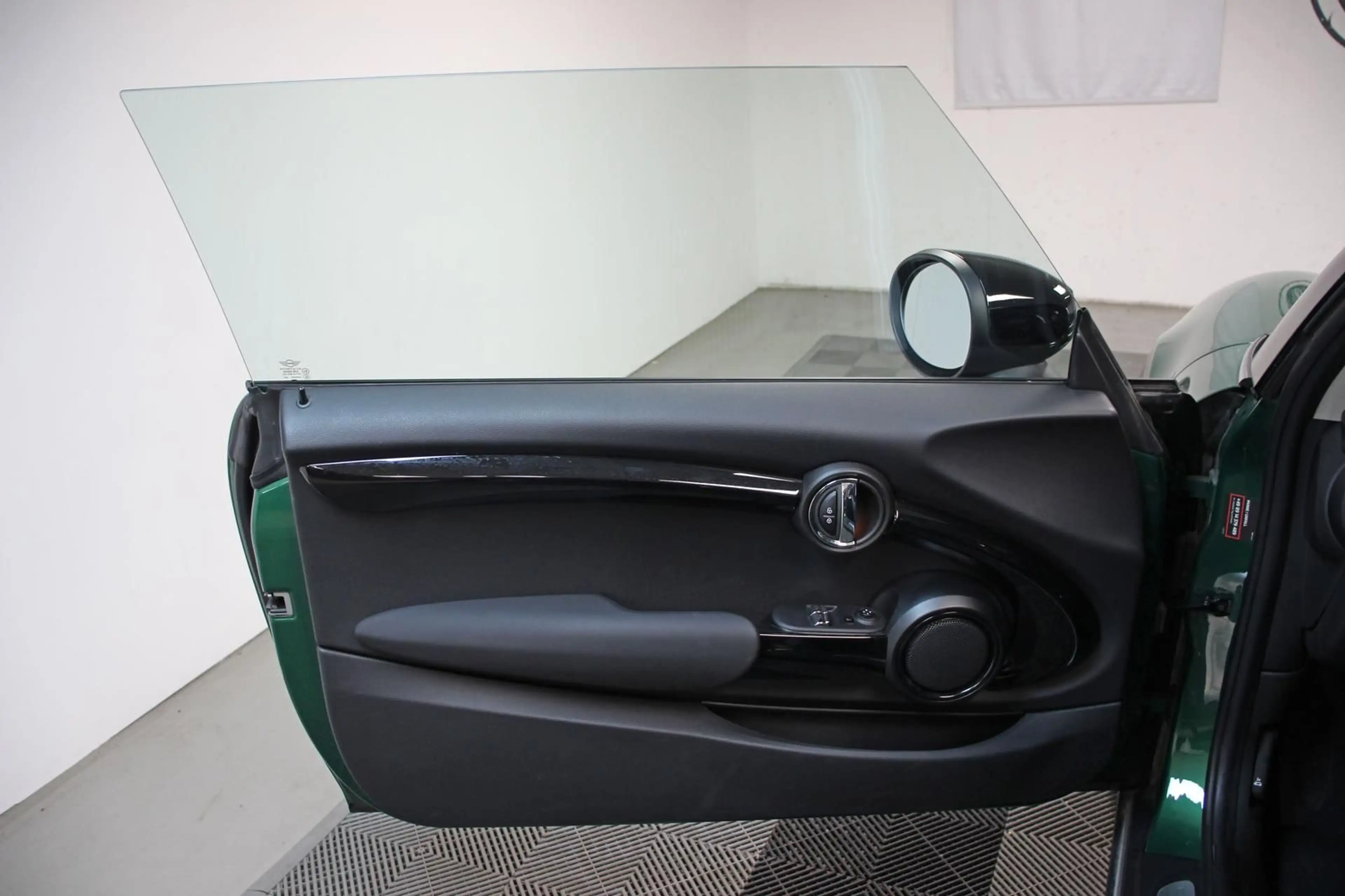 MINI Cooper S LED BT SHZ TEMP PANO LEDER 1.HAND ! — photo 7
