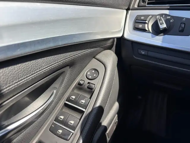 BMW 5 Series view 15
