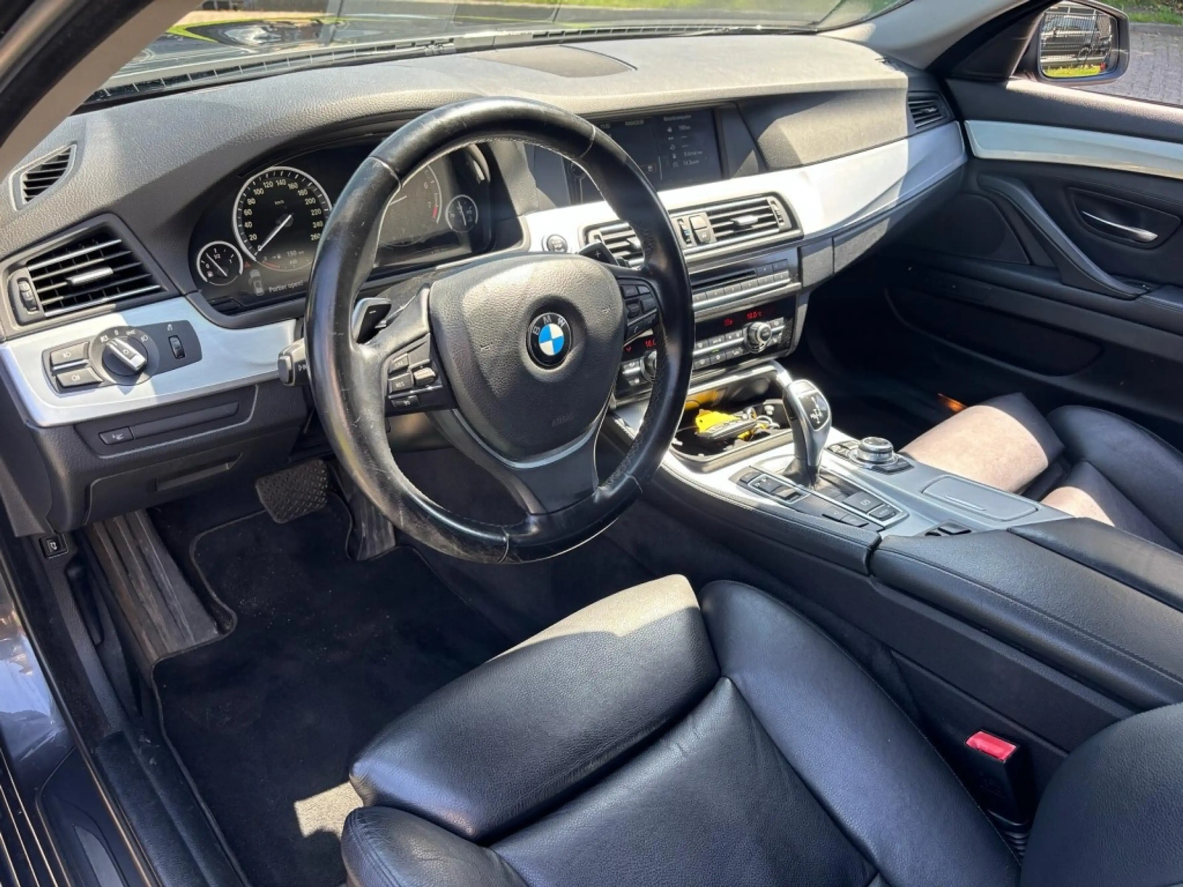BMW 523 5-serie Touring 523i High Executive 2011 Youngtime — photo 10