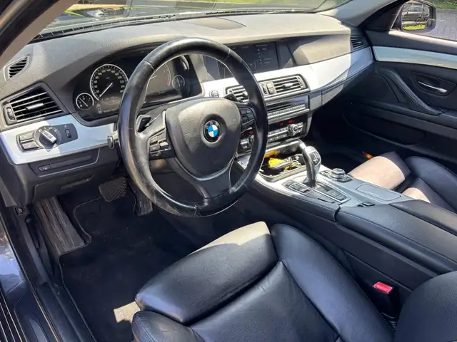 BMW 5 Series view 10