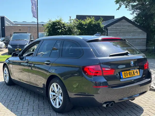 BMW 5 Series view 8