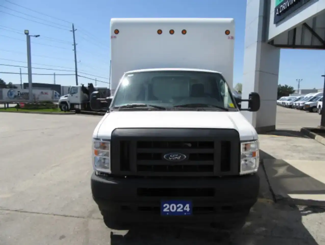 Ford E-450 снимка Ford E-450