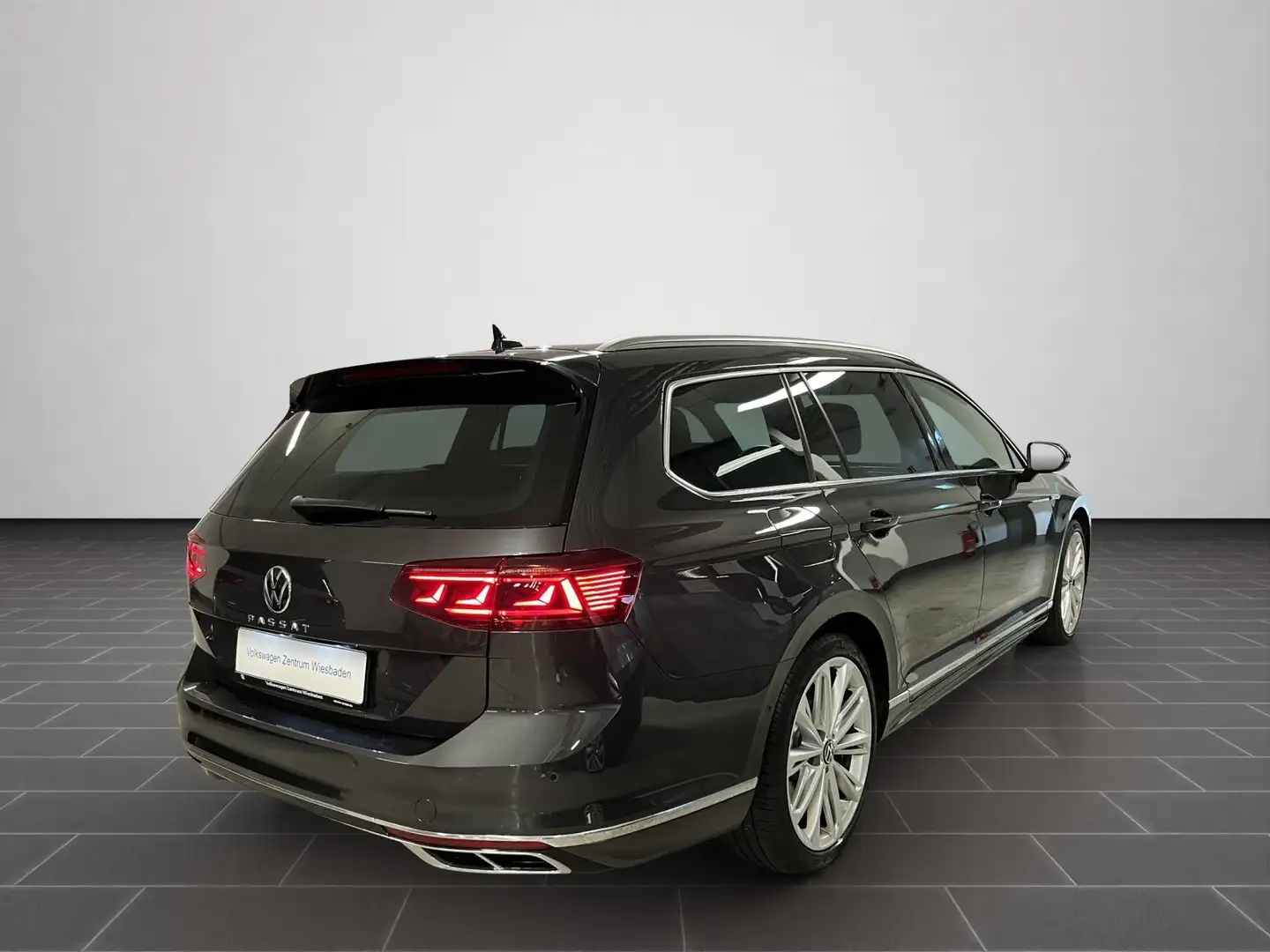 Volkswagen Passat Variant 2.0 TDI Elegance 147KW R-Line DSG Grau - 2