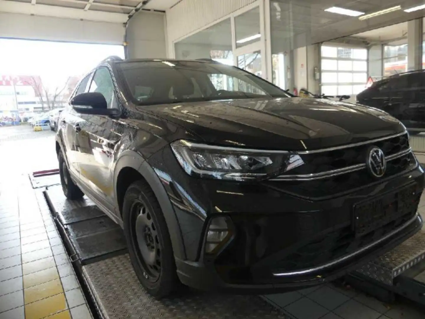 Volkswagen Taigo 1.0 TSI Life NAVI SHZ APP RearView Keyless Schwarz - 2