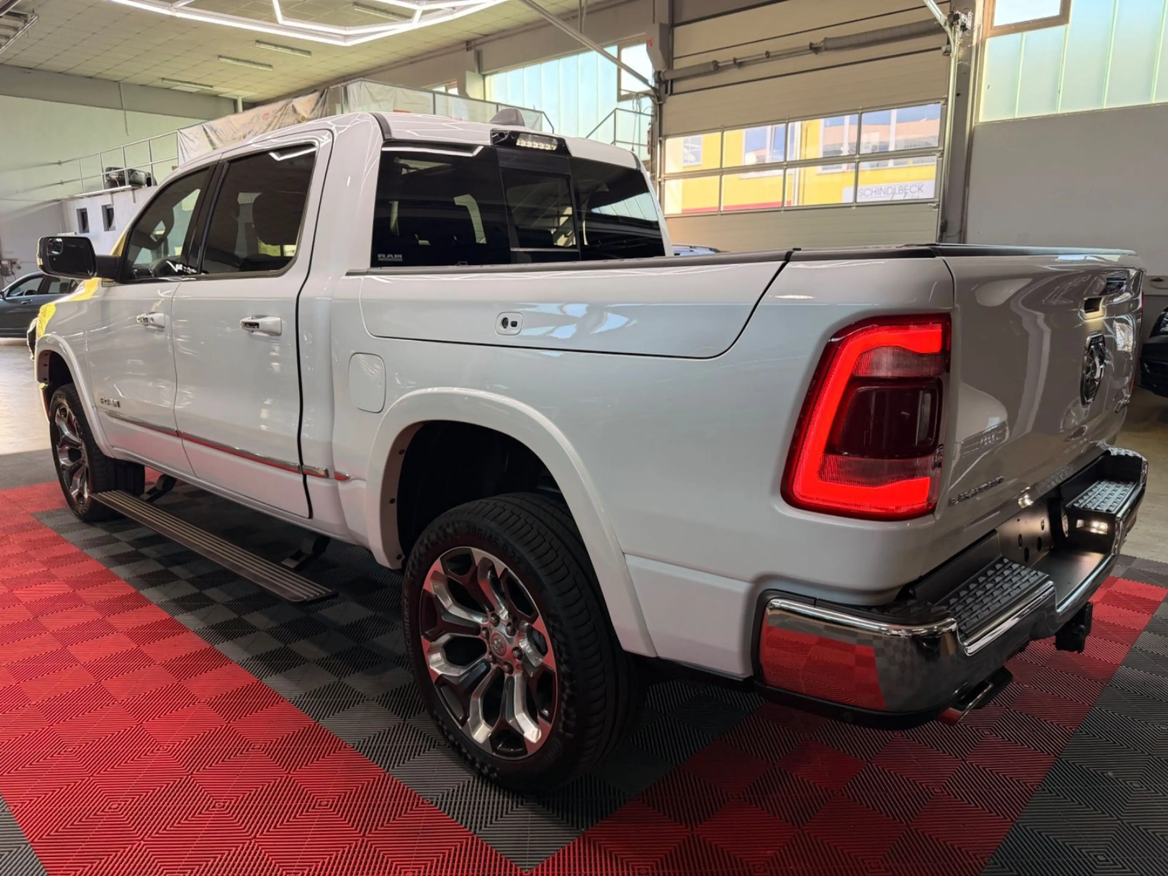 Dodge RAM 1500 5.7 4X4 LIMITED LPG Pano HUD RAM-BOX — photo 9