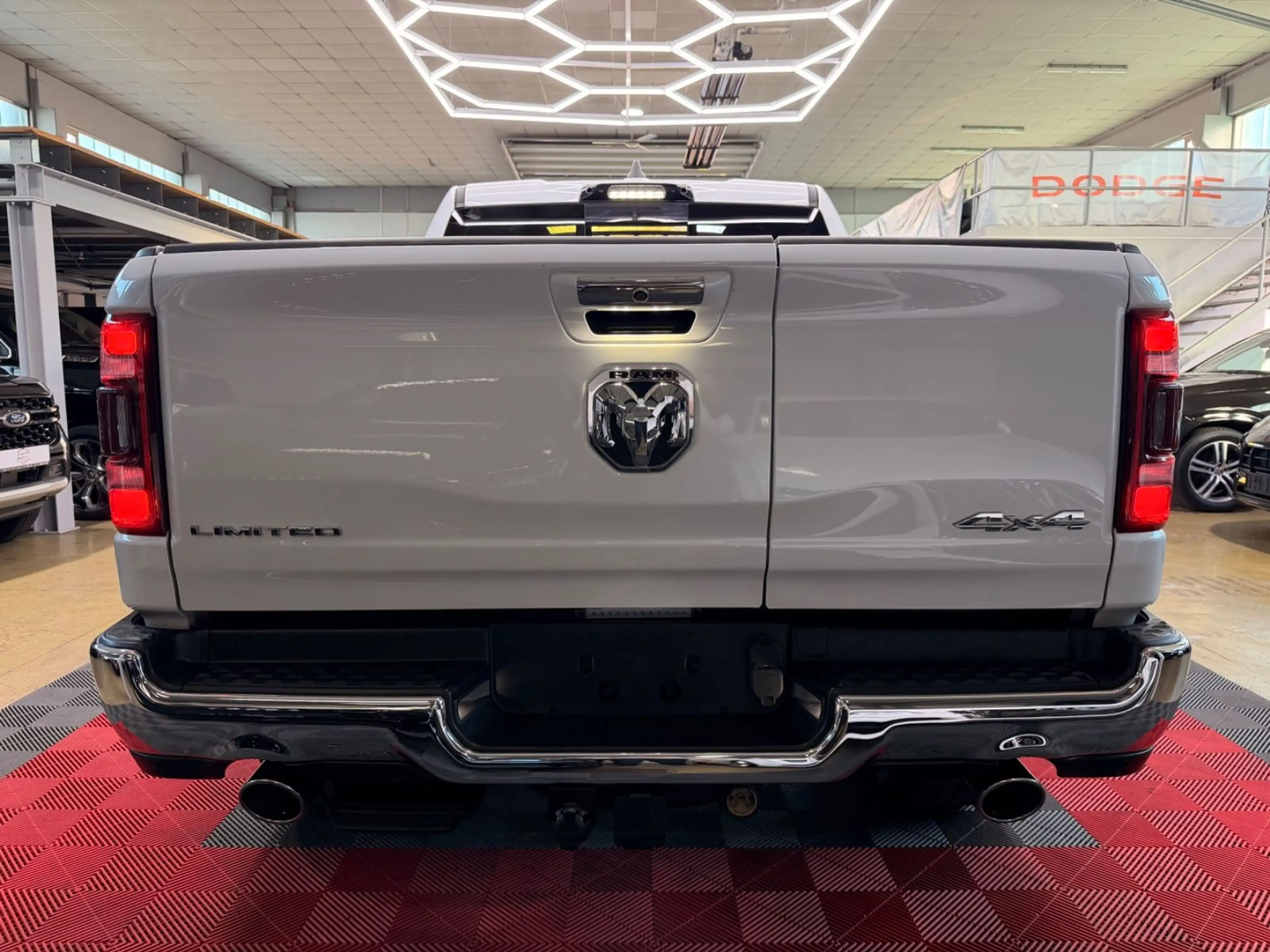 Dodge RAM 1500 5.7 4X4 LIMITED LPG Pano HUD RAM-BOX — photo 7