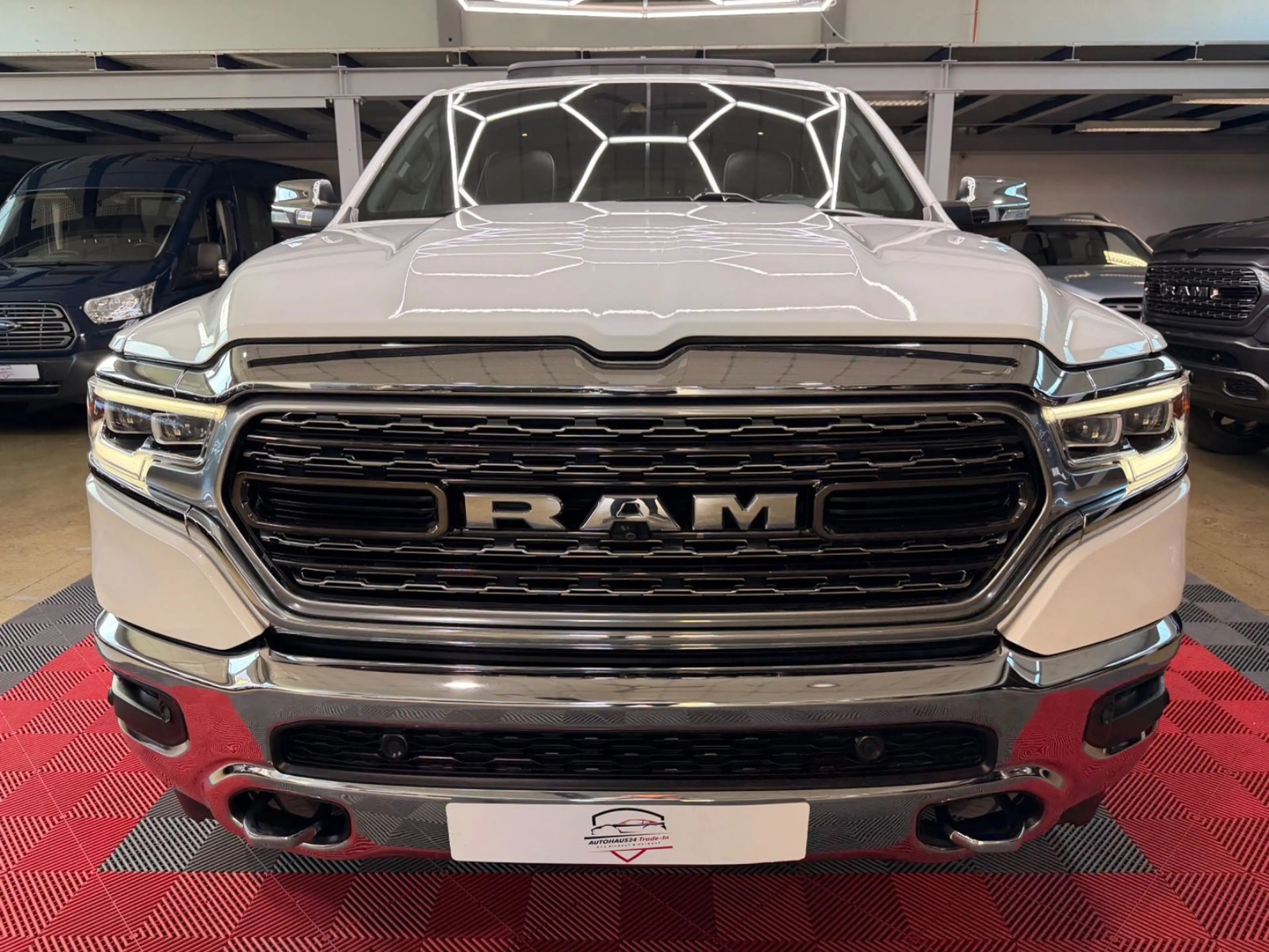 Dodge RAM 1500 5.7 4X4 LIMITED LPG Pano HUD RAM-BOX — photo 2