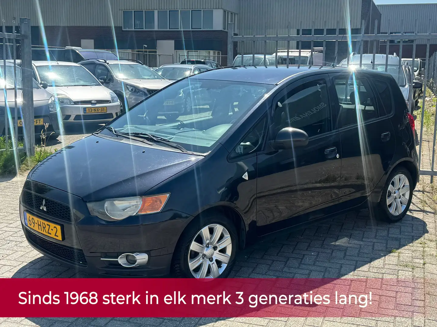 Mitsubishi Colt 1.3 Invite 5 deurs 95PK! Airco l Cruise l Trekhaak Zwart - 1