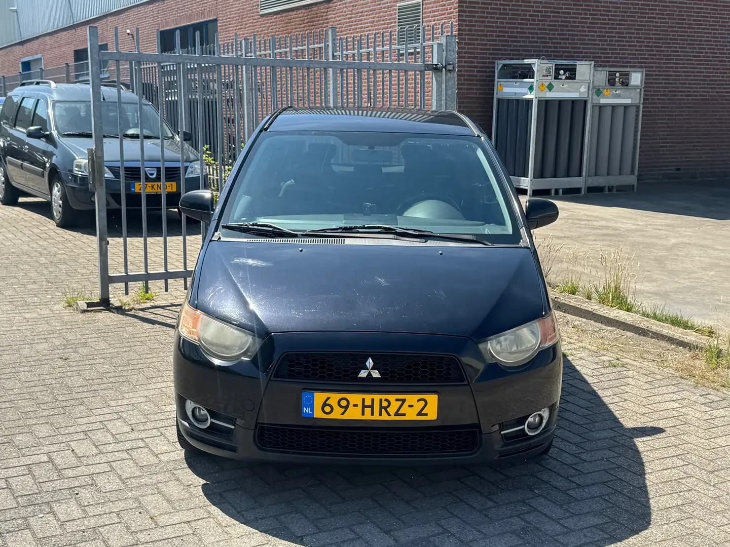 Mitsubishi Colt 1.3 Invite 5 deurs 95PK! Airco l Cruise l Trekhaak Zwart - 2