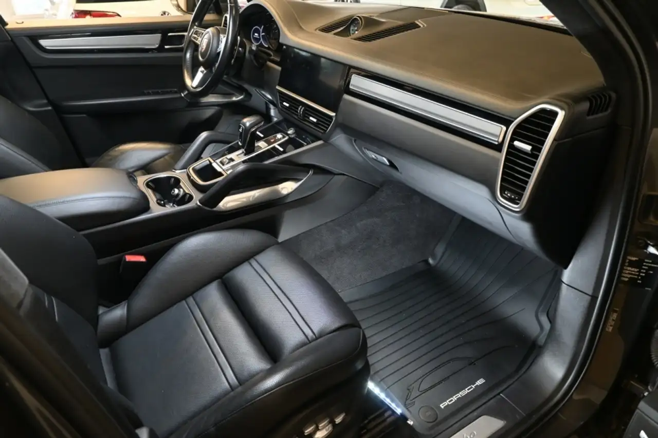 Porsche Cayenne снимка Porsche Cayenne
