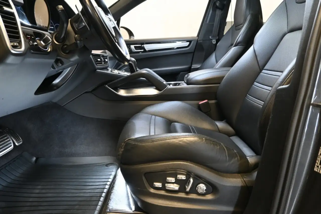 Porsche Cayenne снимка Porsche Cayenne