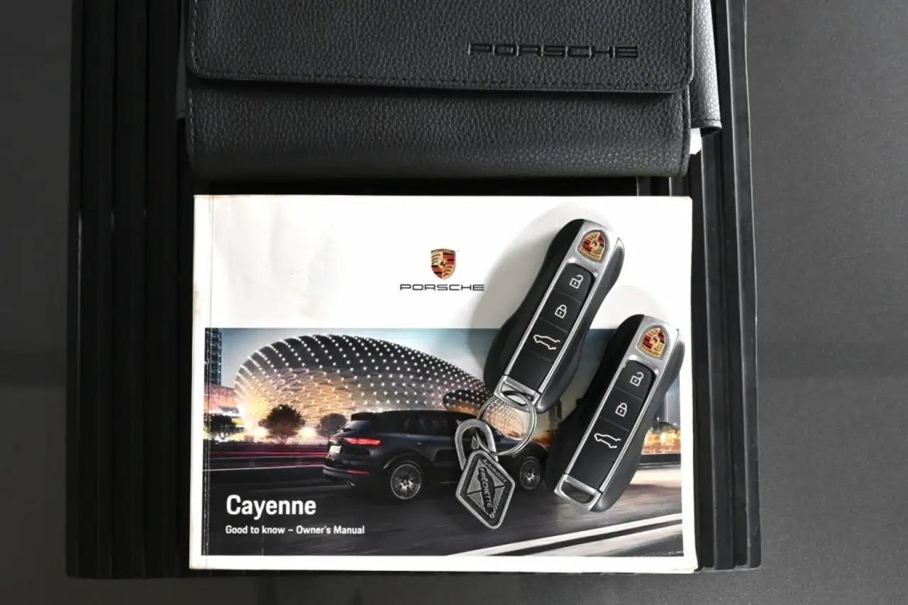 Porsche Cayenne снимка Porsche Cayenne