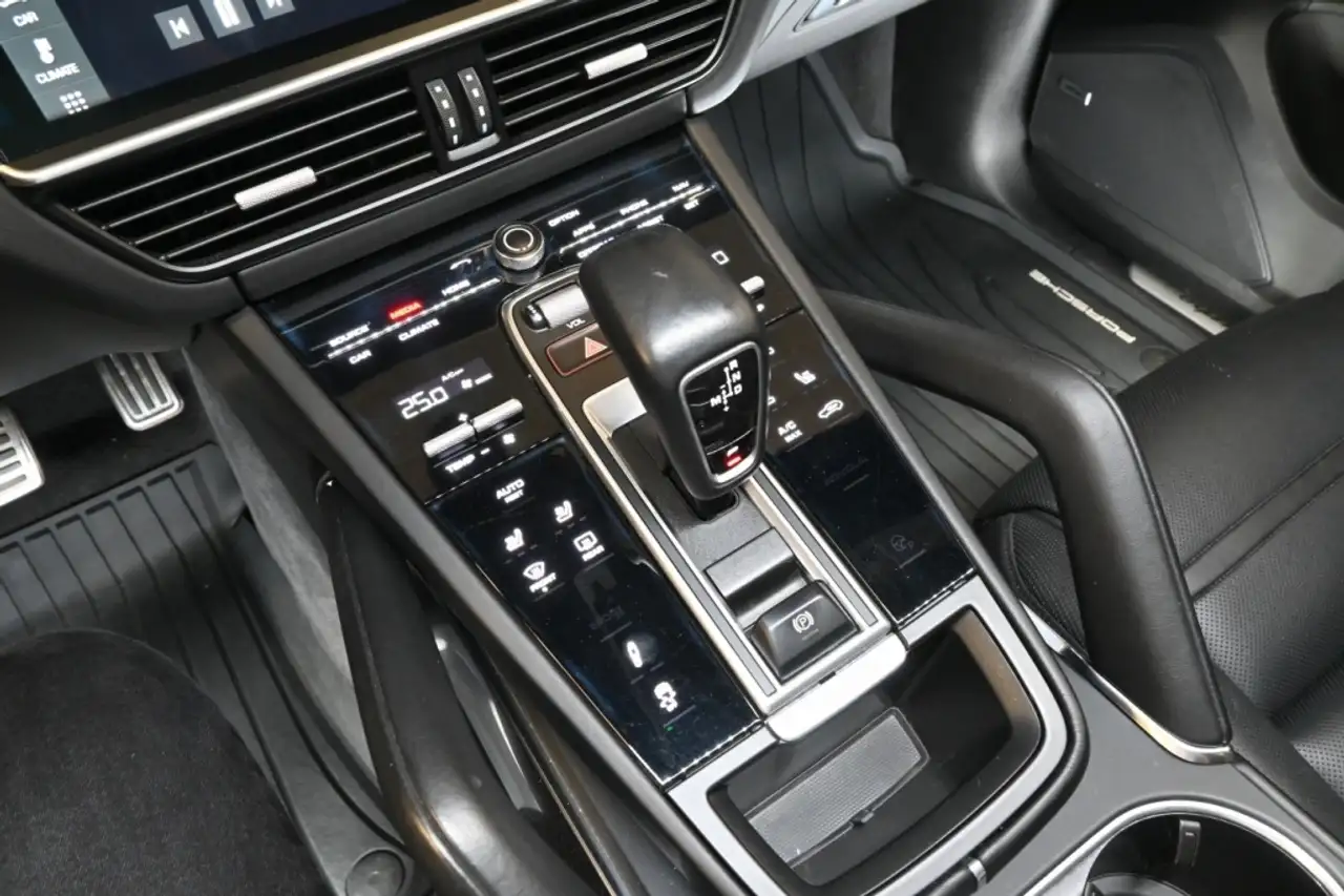 Porsche Cayenne снимка Porsche Cayenne