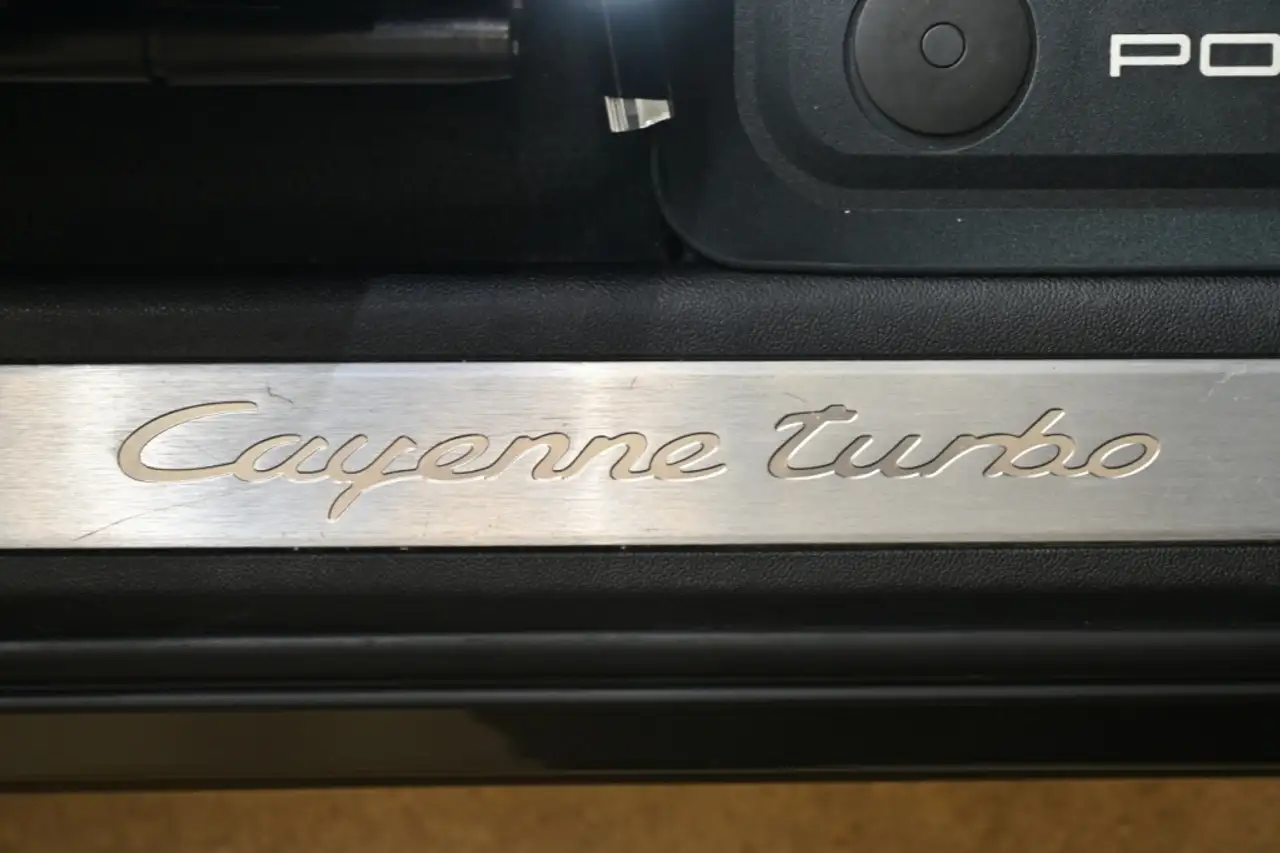 Porsche Cayenne снимка Porsche Cayenne