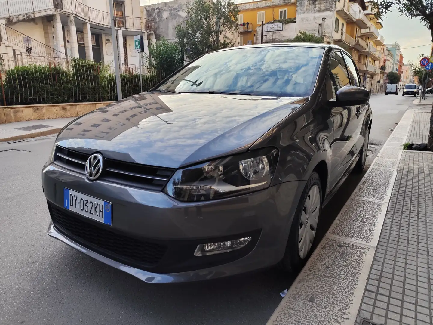 Volkswagen Polo 1.2 BENZINA 69CV 5 PORTE Grigio - 2