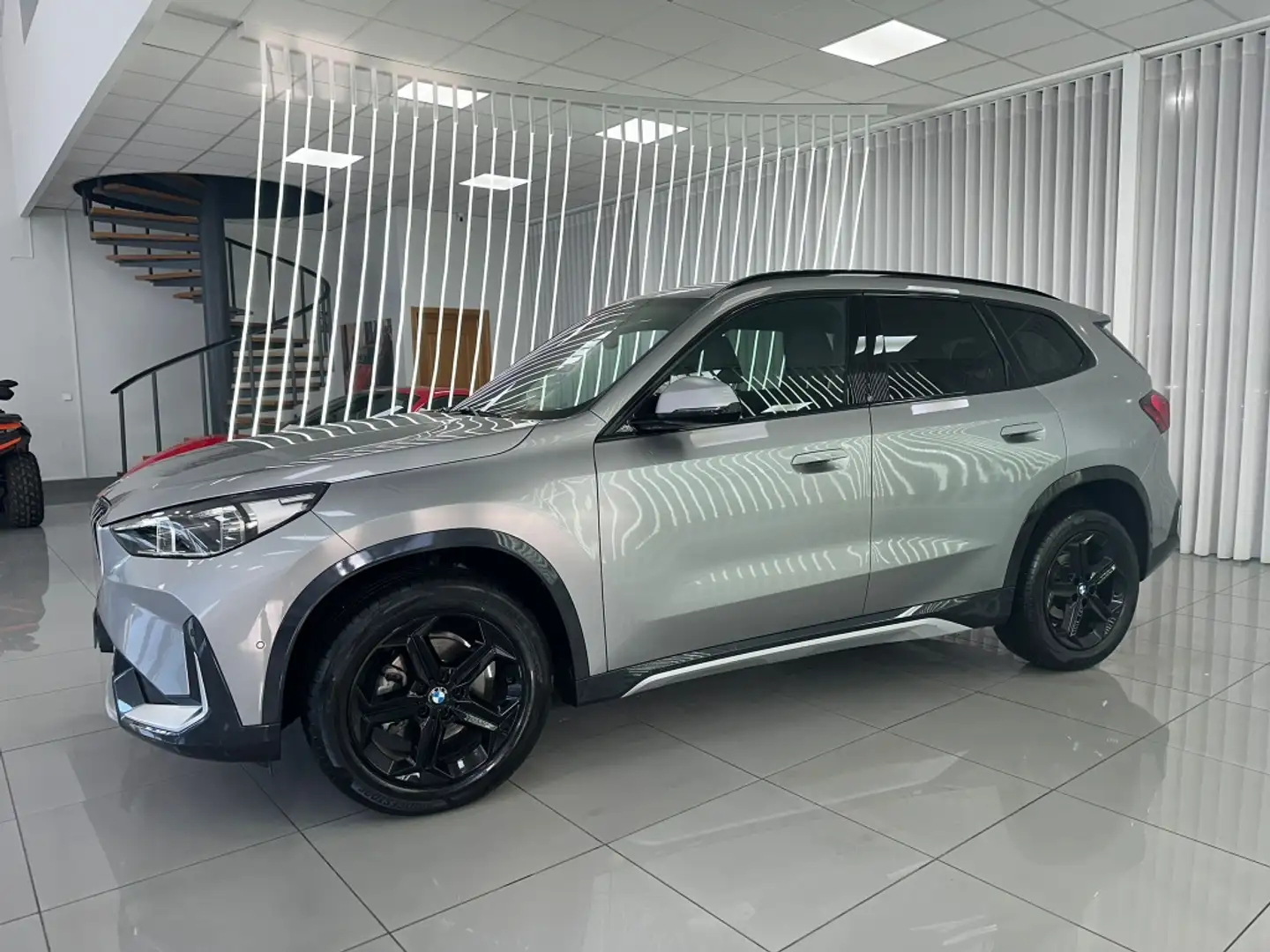 BMW X1 sDrive 18dA Gris - 2
