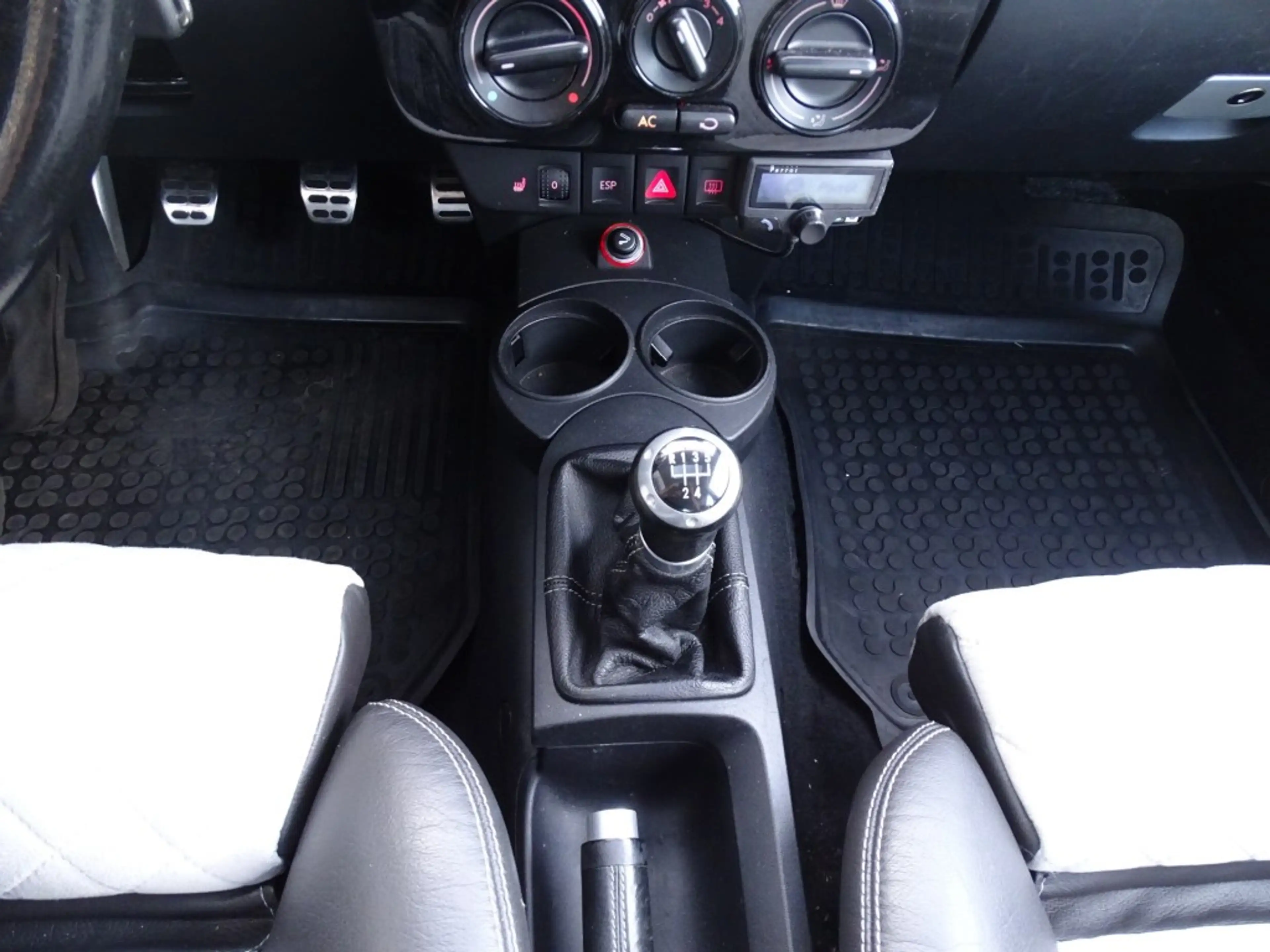 Volkswagen New Beetle 2.3 V5 HIGHLINE P  170 PK - Youngtimer - Uniek 1/5 — photo 10
