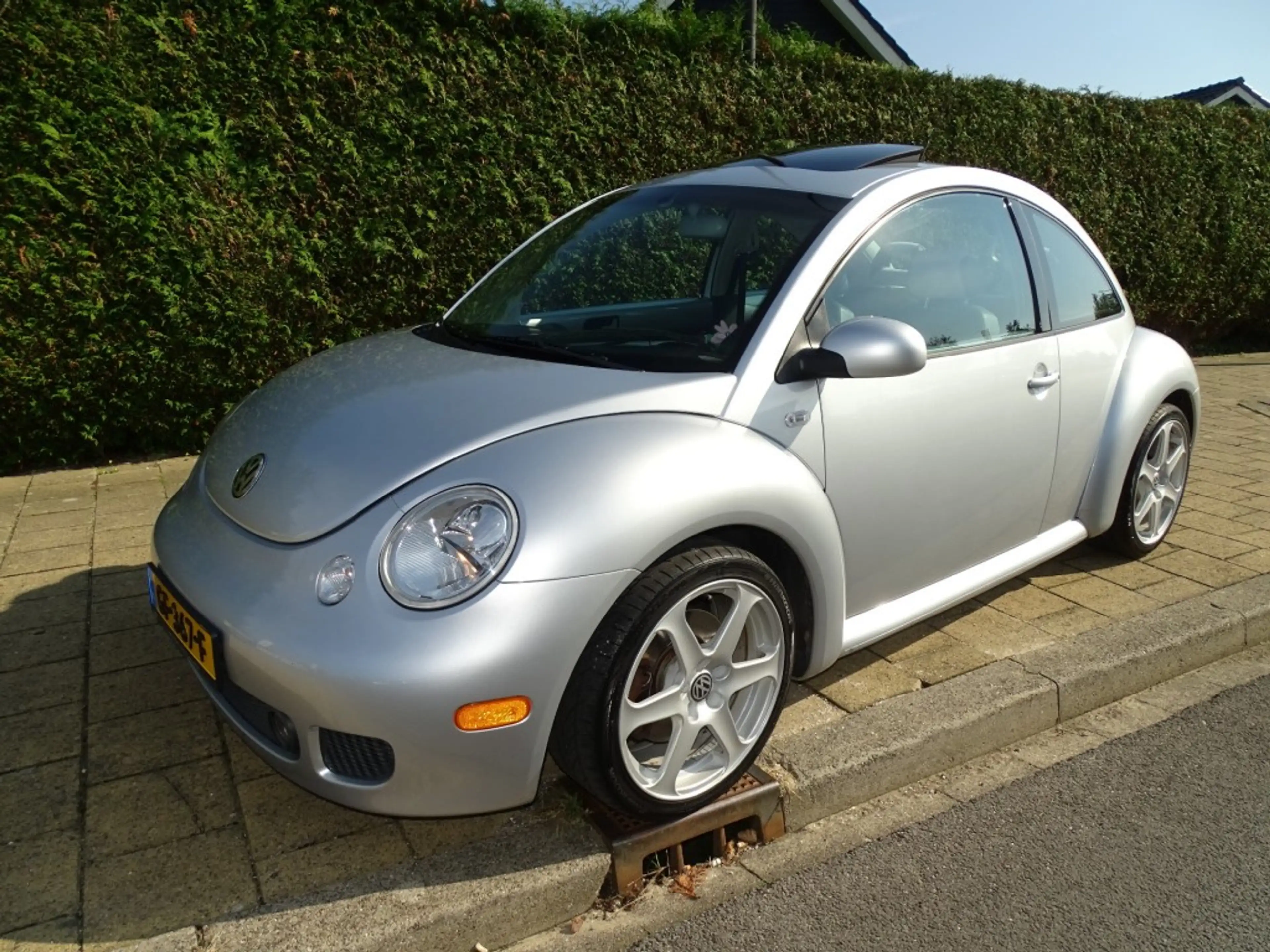 Volkswagen New Beetle 2.3 V5 HIGHLINE P  170 PK - Youngtimer - Uniek 1/5