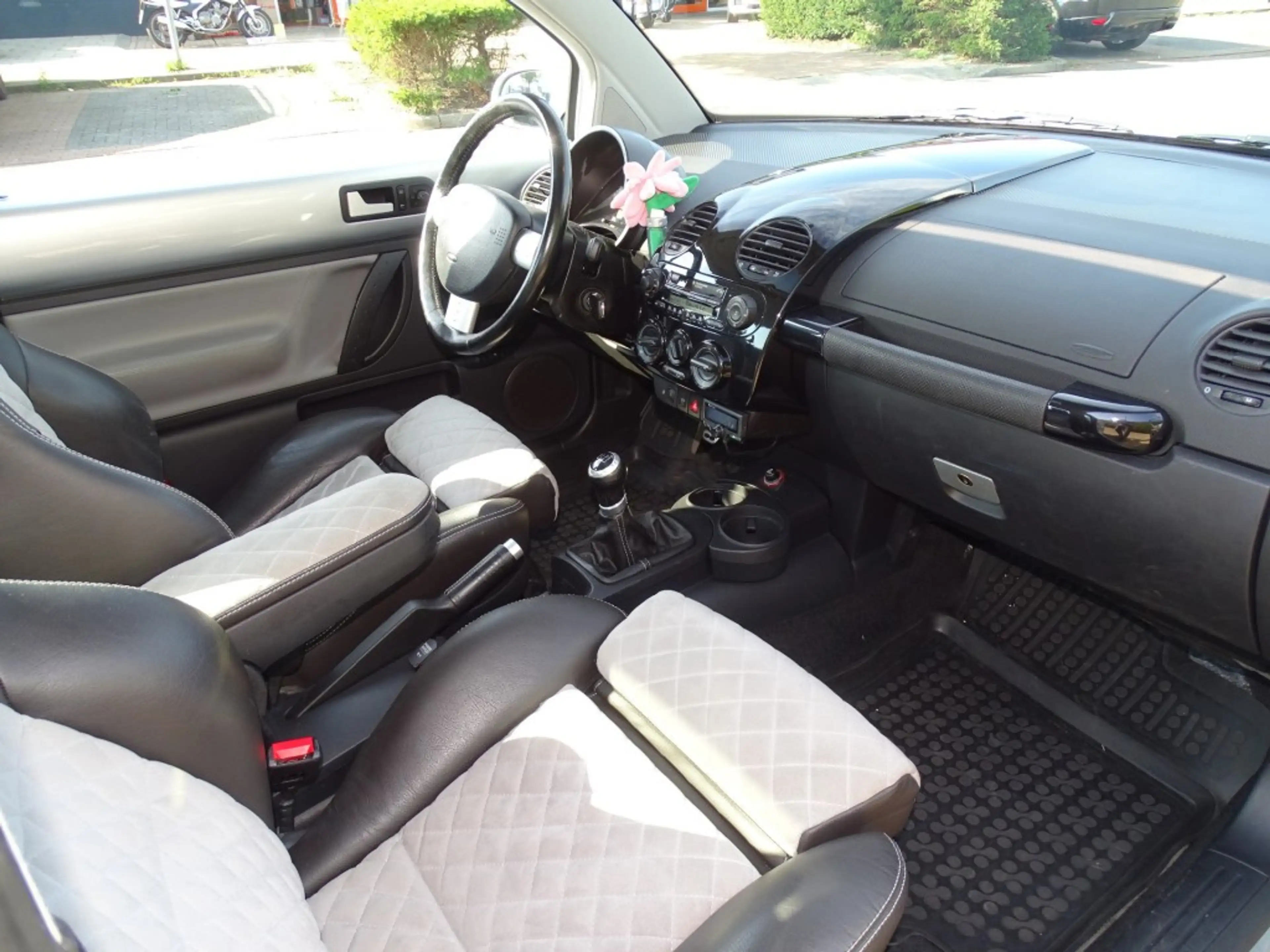 Volkswagen New Beetle 2.3 V5 HIGHLINE P  170 PK - Youngtimer - Uniek 1/5 — photo 6