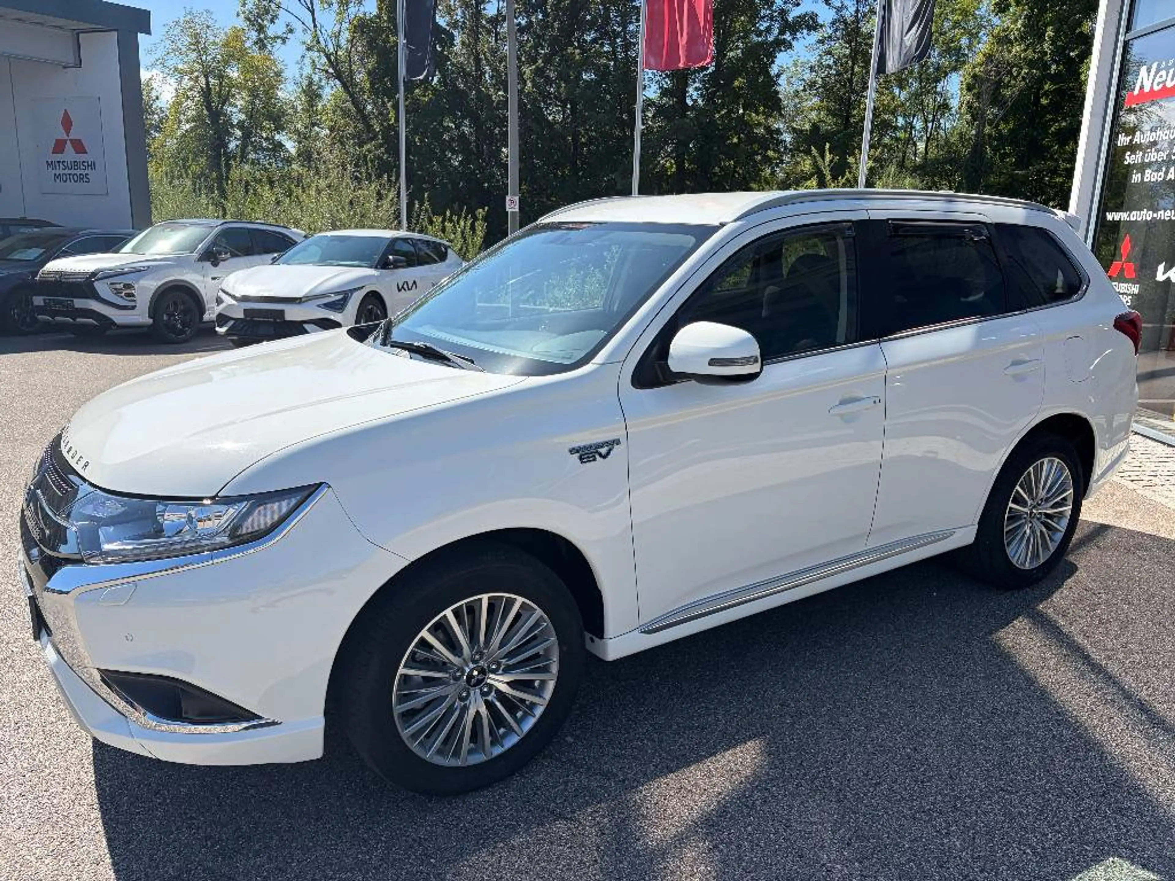 Mitsubishi Outlander Outlander Plug-in Hybrid BASIS 2.4 MIVEC 4WD — photo 2