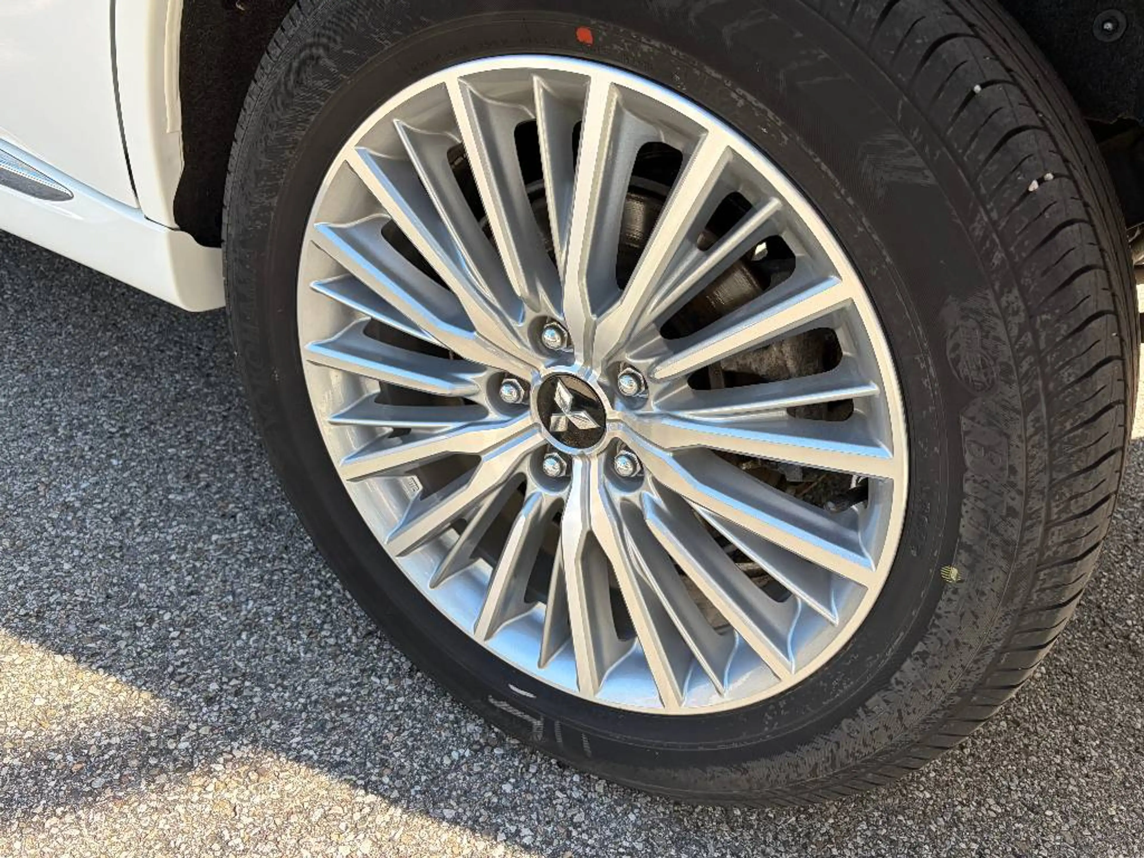 Mitsubishi Outlander Outlander Plug-in Hybrid BASIS 2.4 MIVEC 4WD — photo 10
