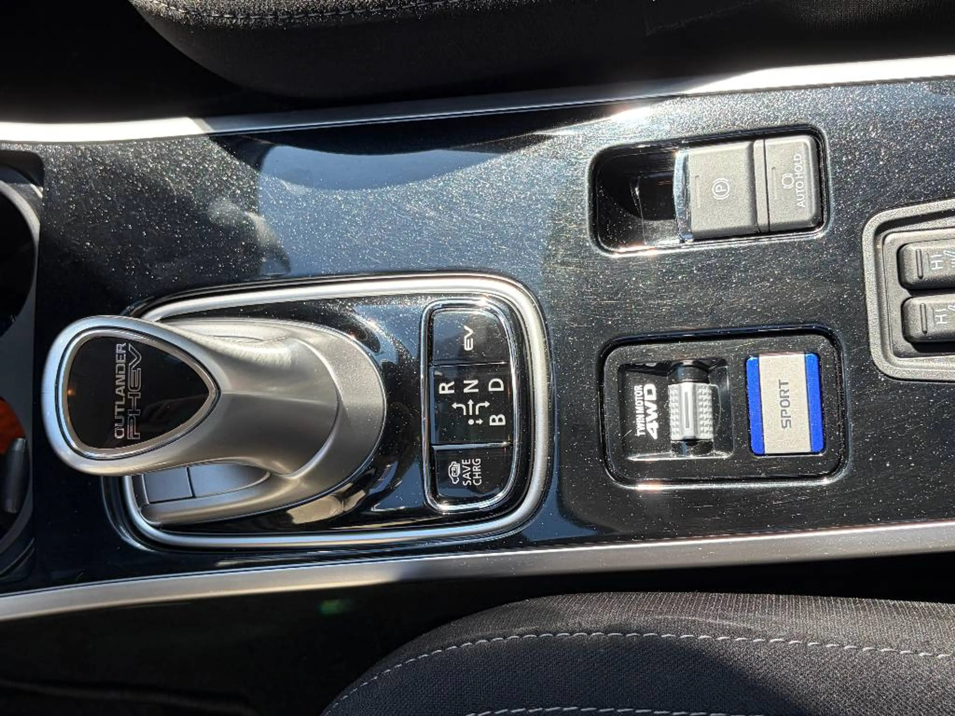 Mitsubishi Outlander Outlander Plug-in Hybrid BASIS 2.4 MIVEC 4WD — photo 8