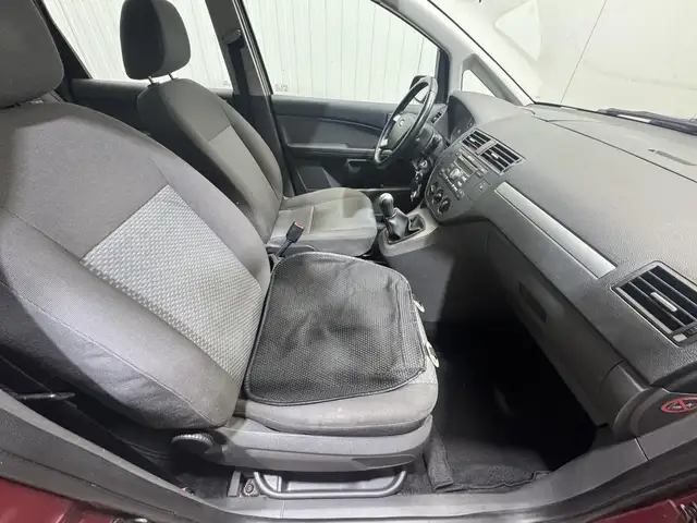 Ford C-Max view 11